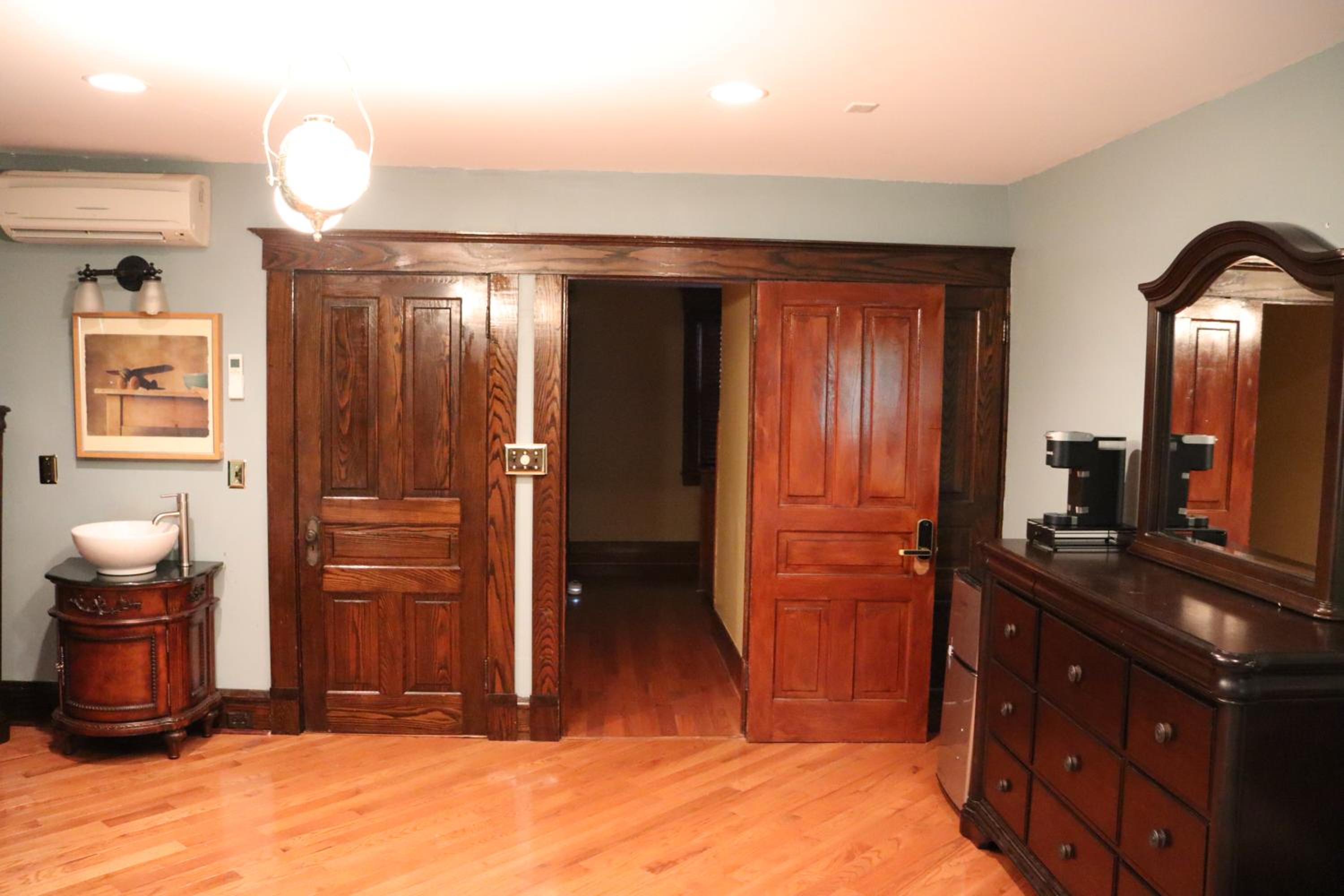 Executive Queen Room with Two Queen Beds - Photo 7