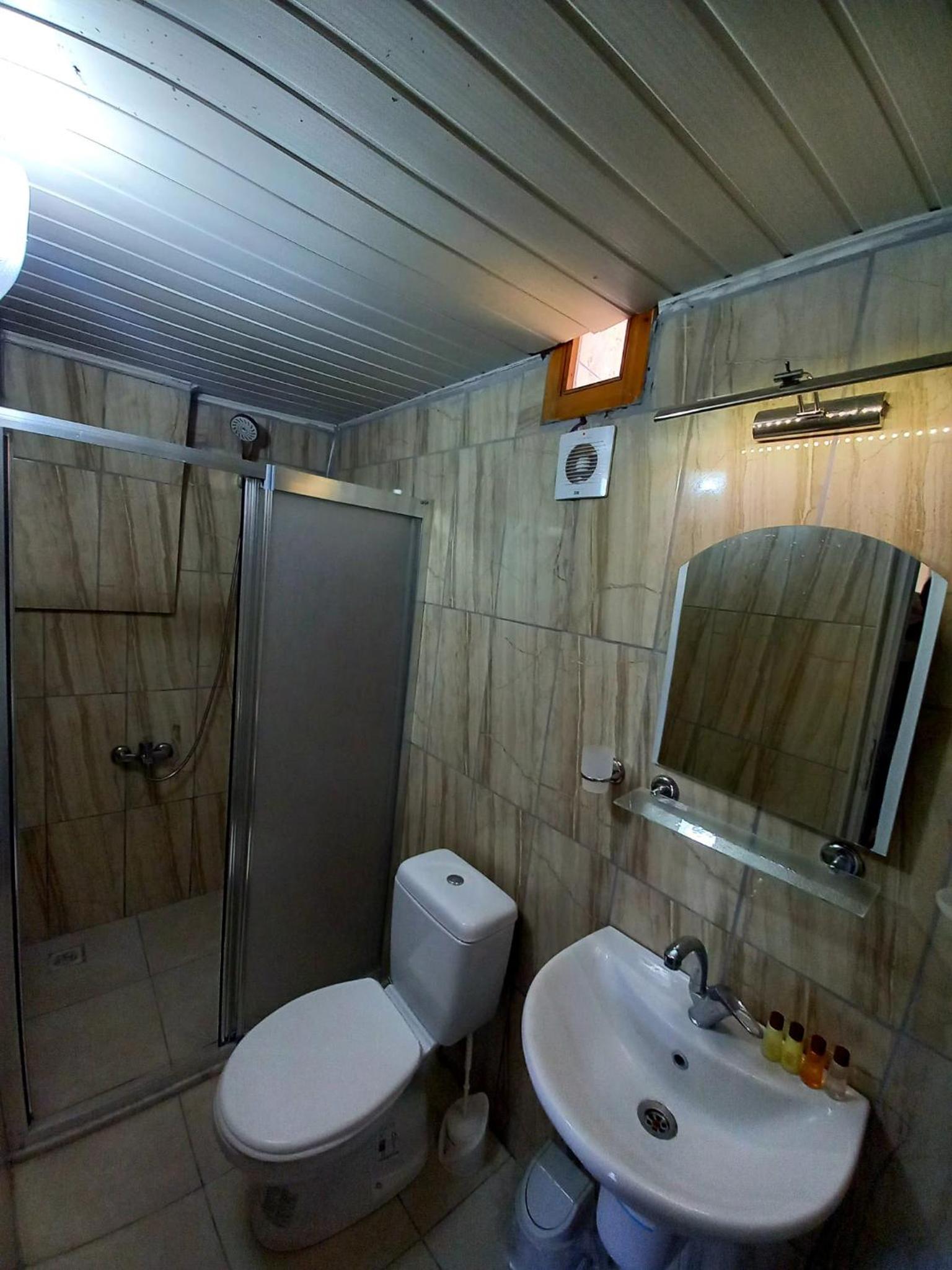 Standard Triple Room - Photo 3