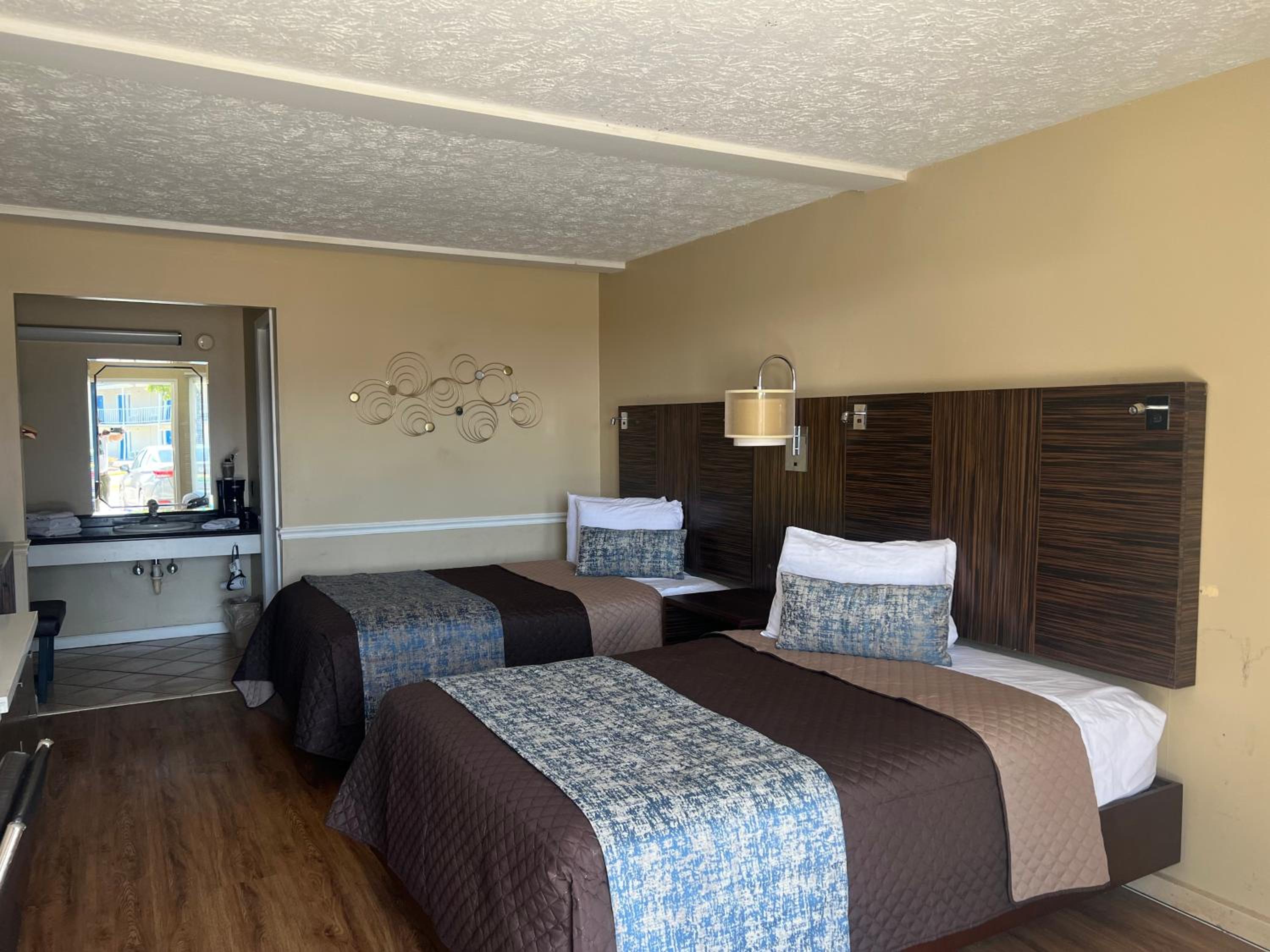 Queen Room - Photo 7