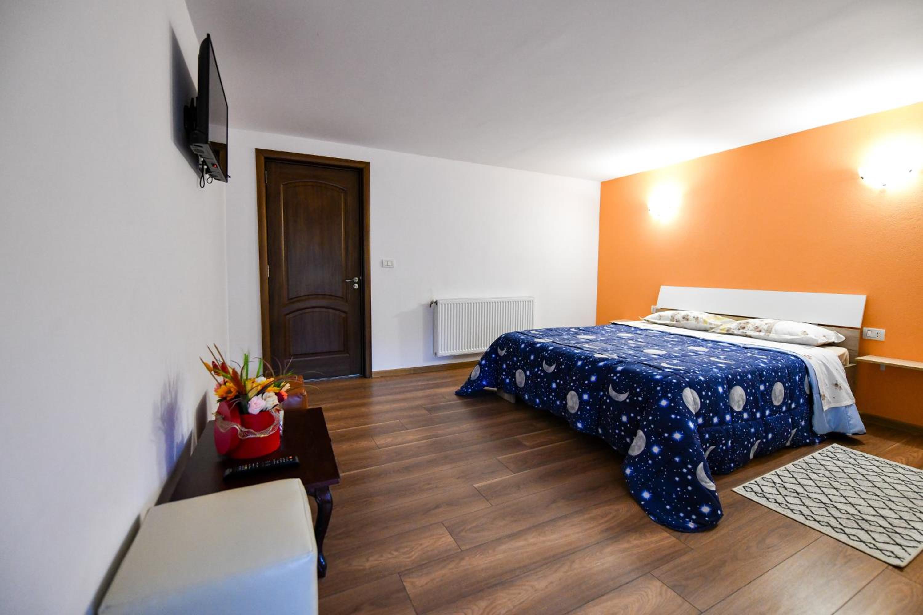 Double Room with Private Bathroom photo 2