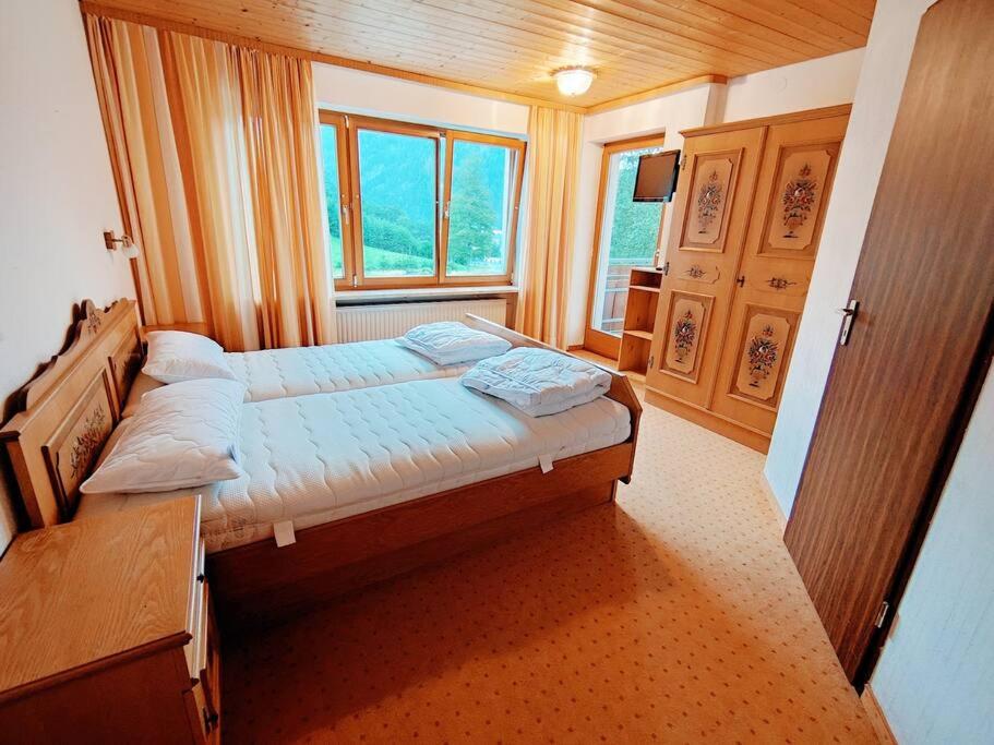 Four-Bedroom House photo 2