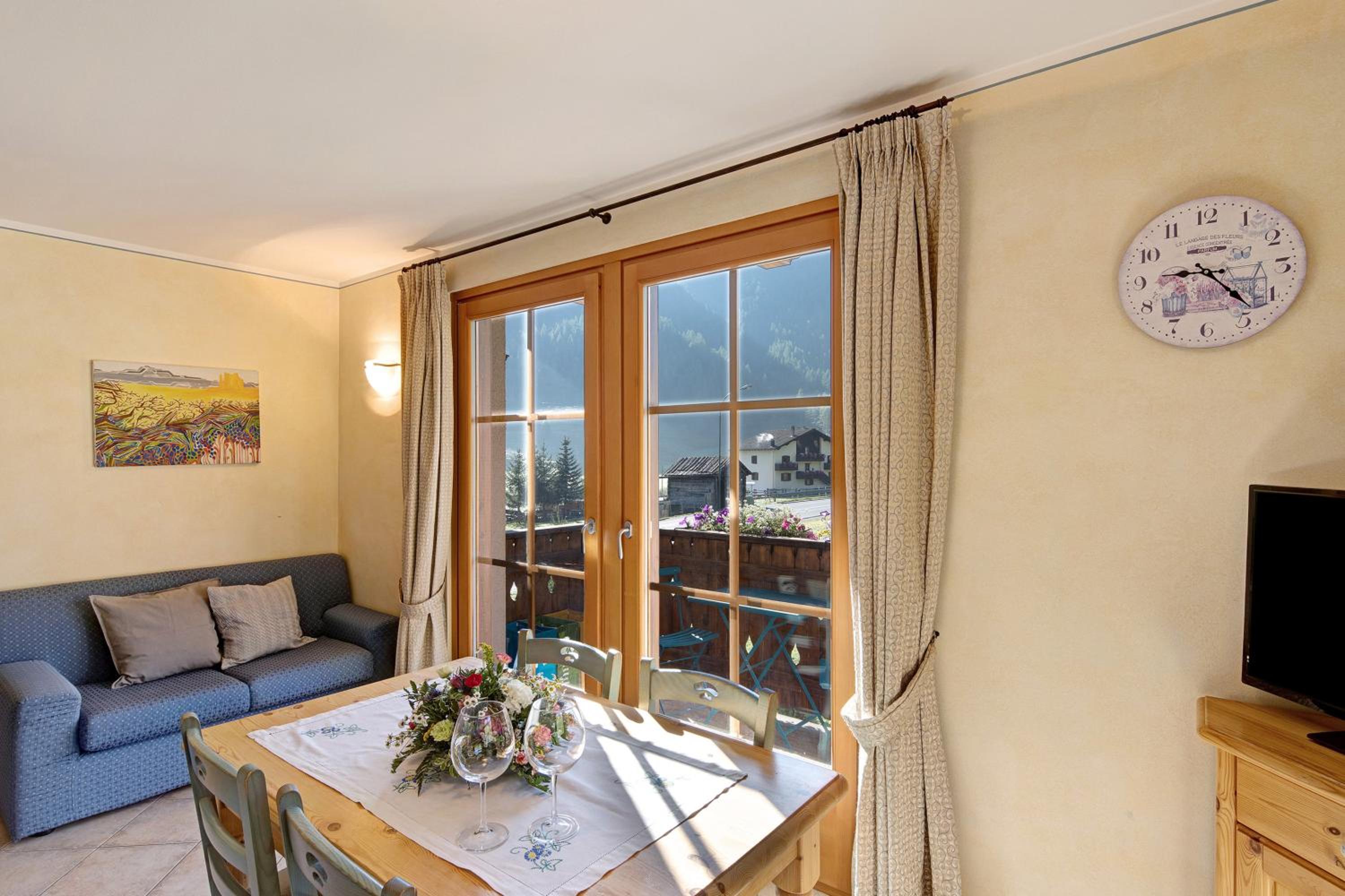 Two-Bedroom Deluxe Apartment with Garden View