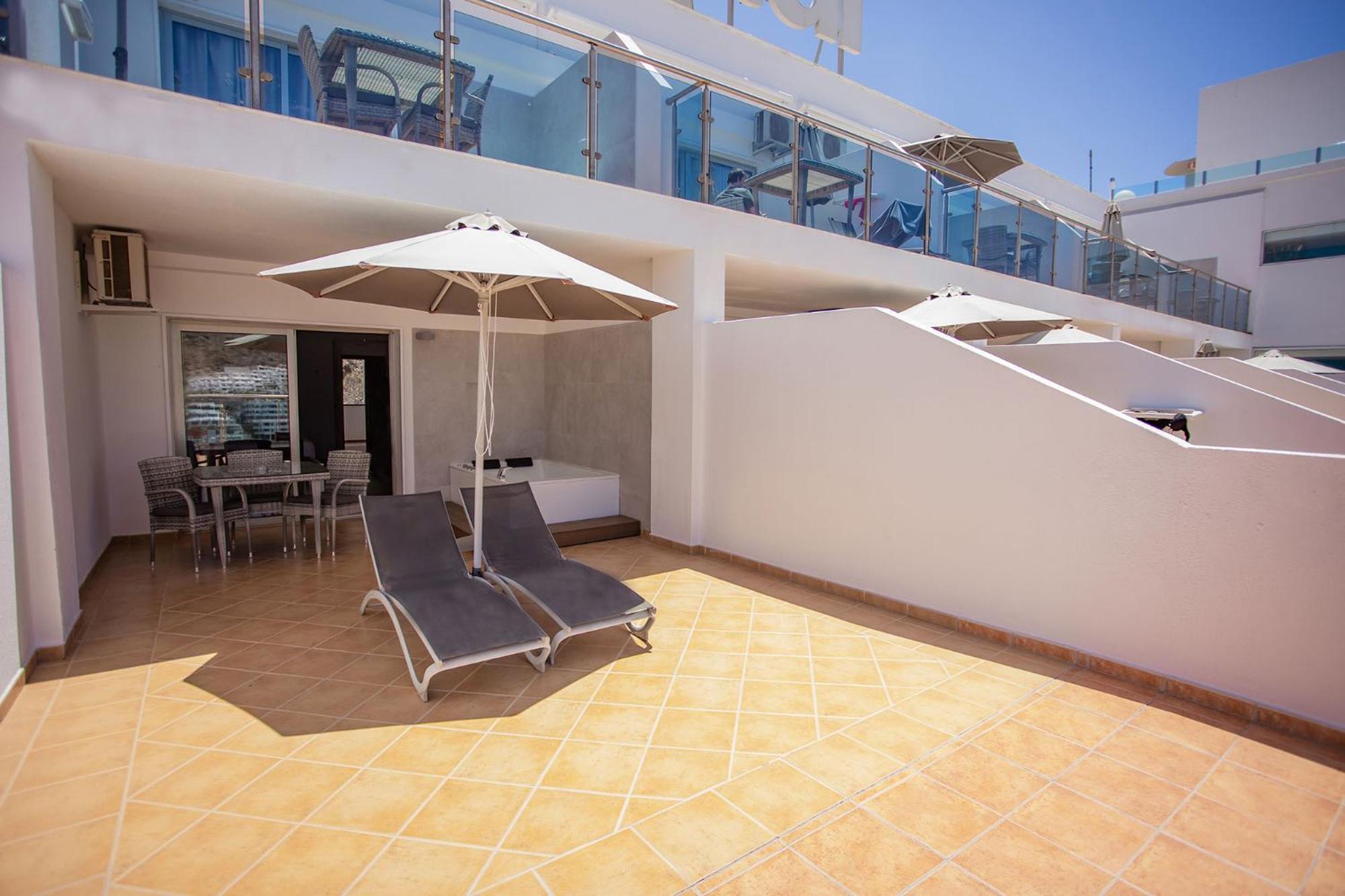 Suite Junior Superior Large Balcony High Floor thumbnail 6
