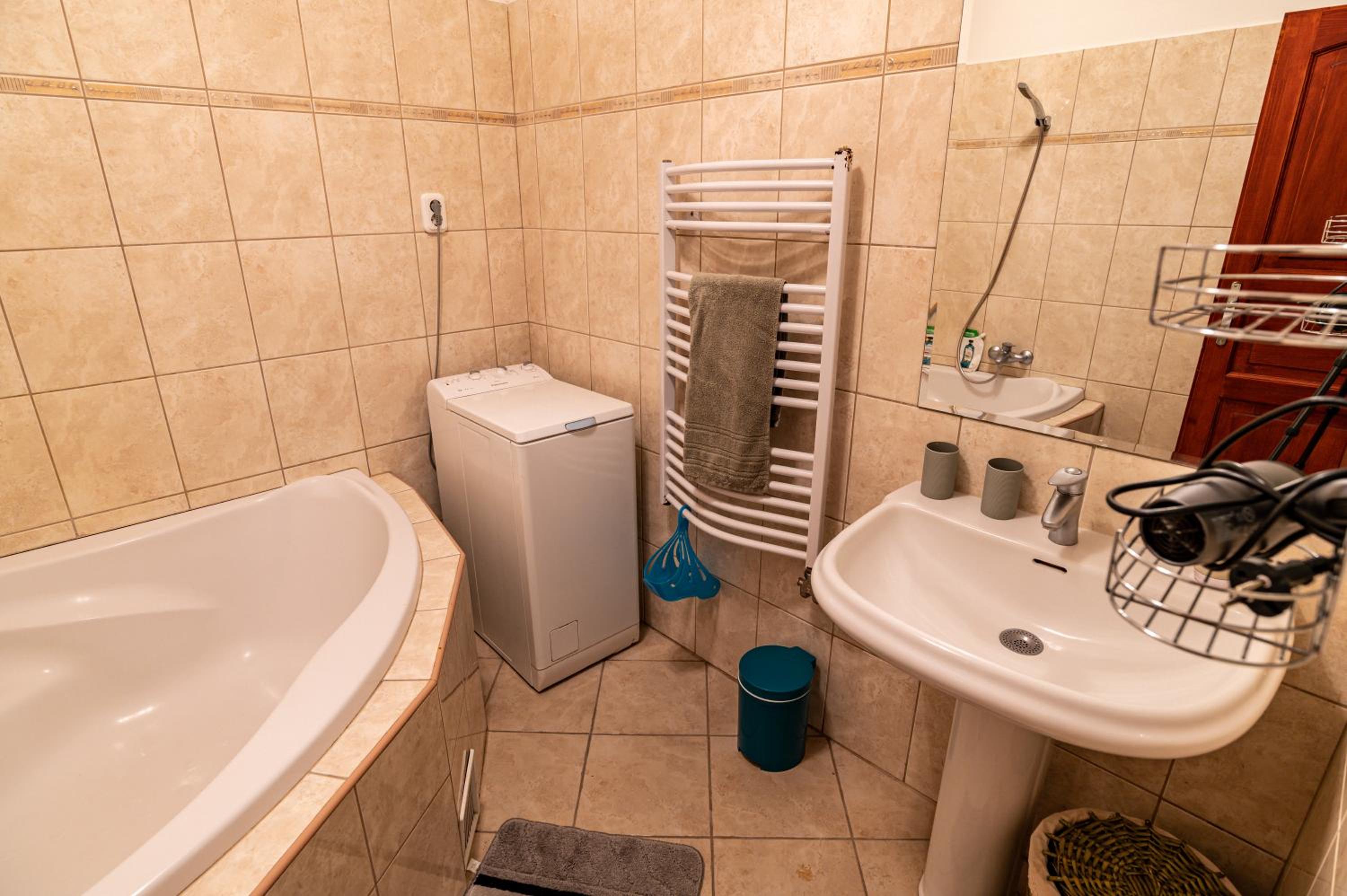 Two-Bedroom Apartment - Photo 7