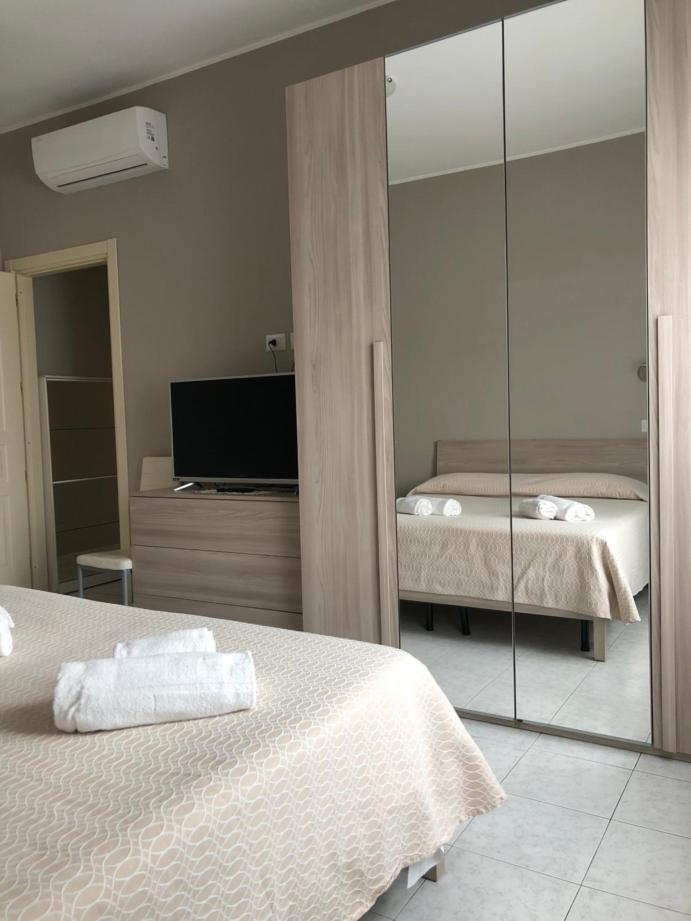 Two-Bedroom Apartment - Photo 4
