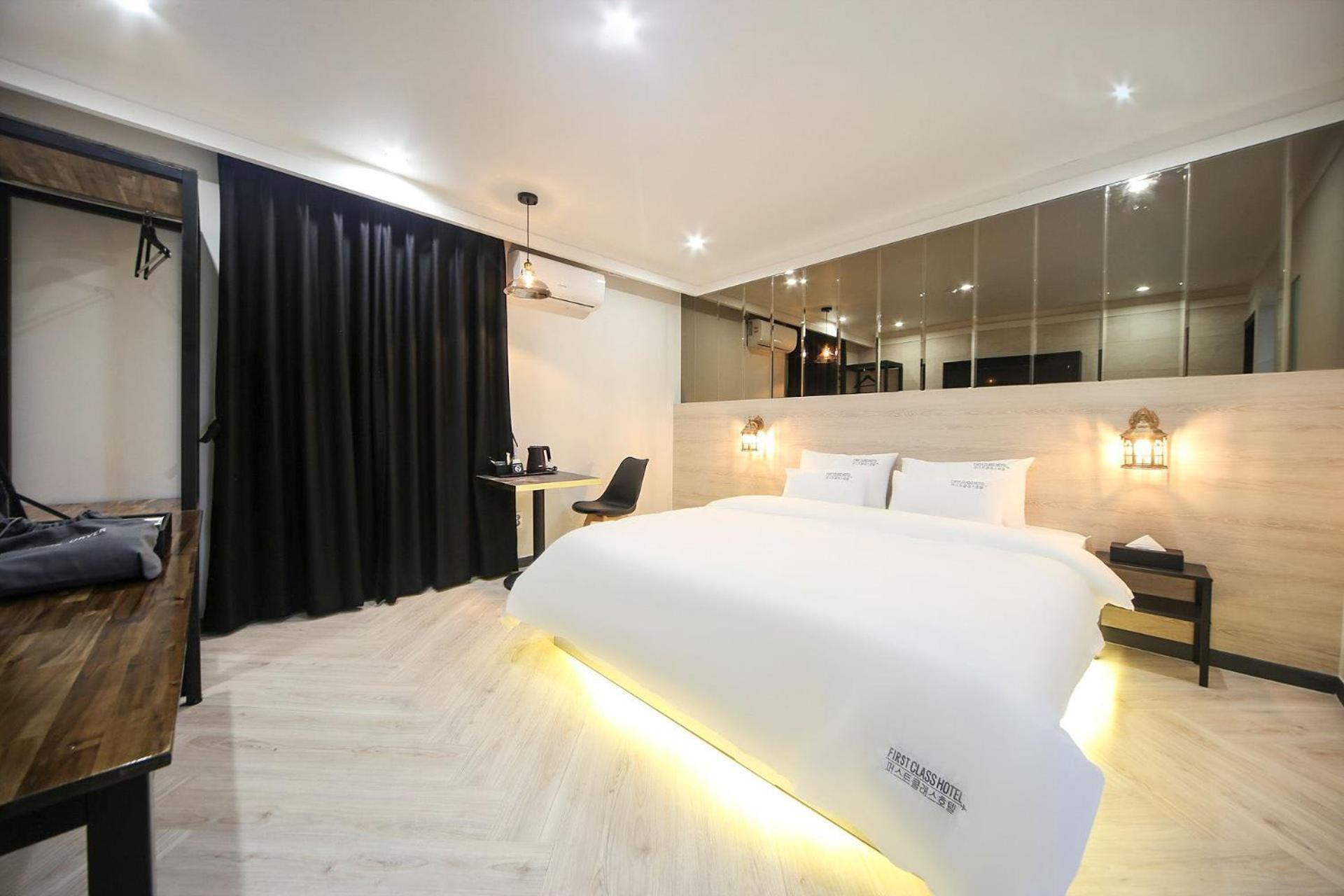 Deluxe Double Room - Photo 11