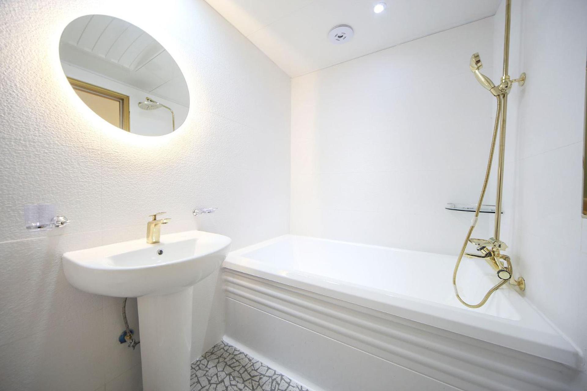 Deluxe Twin Room - Photo 7