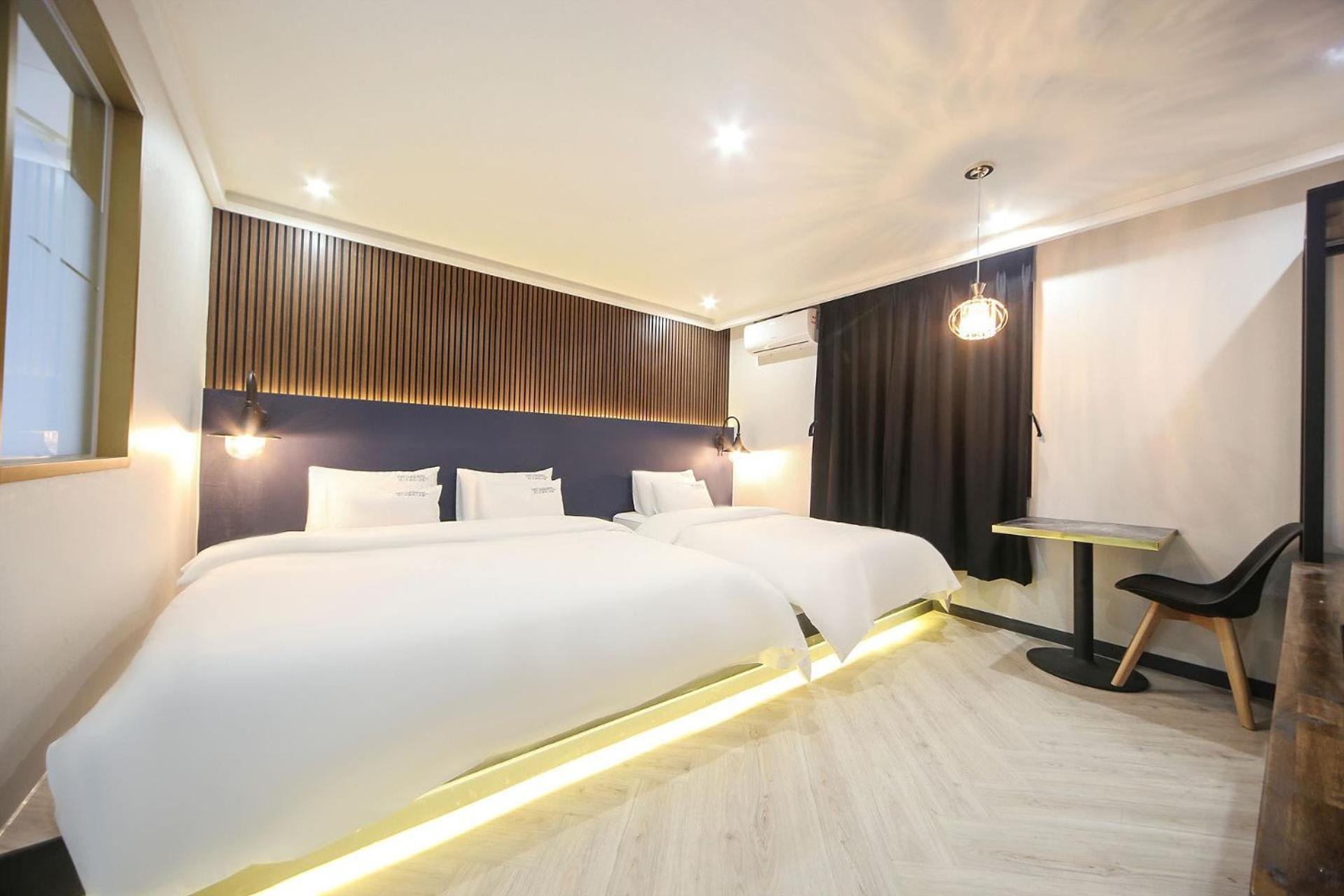 Deluxe Twin Room - Photo 1