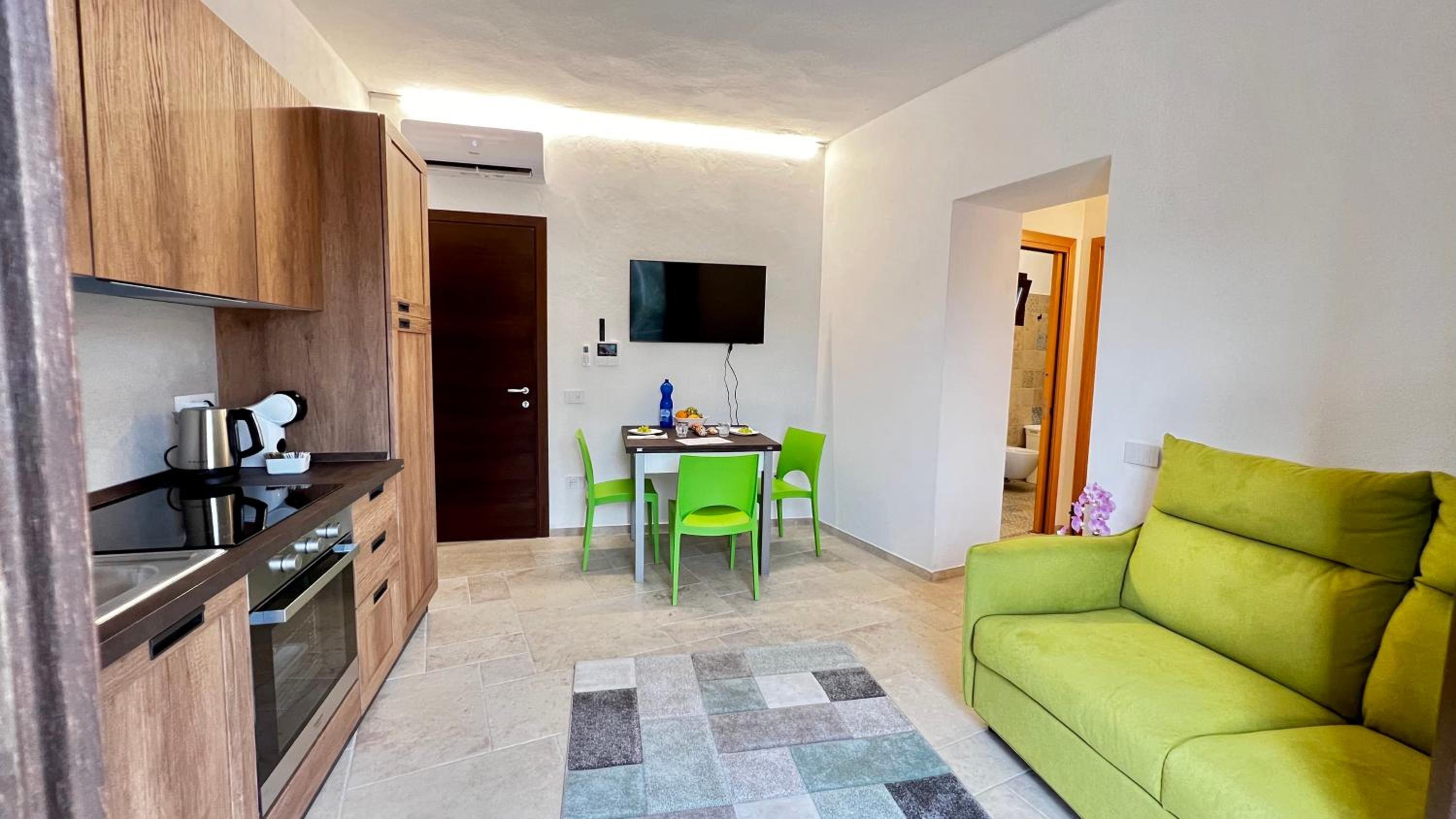 One-Bedroom Apartment photo 1