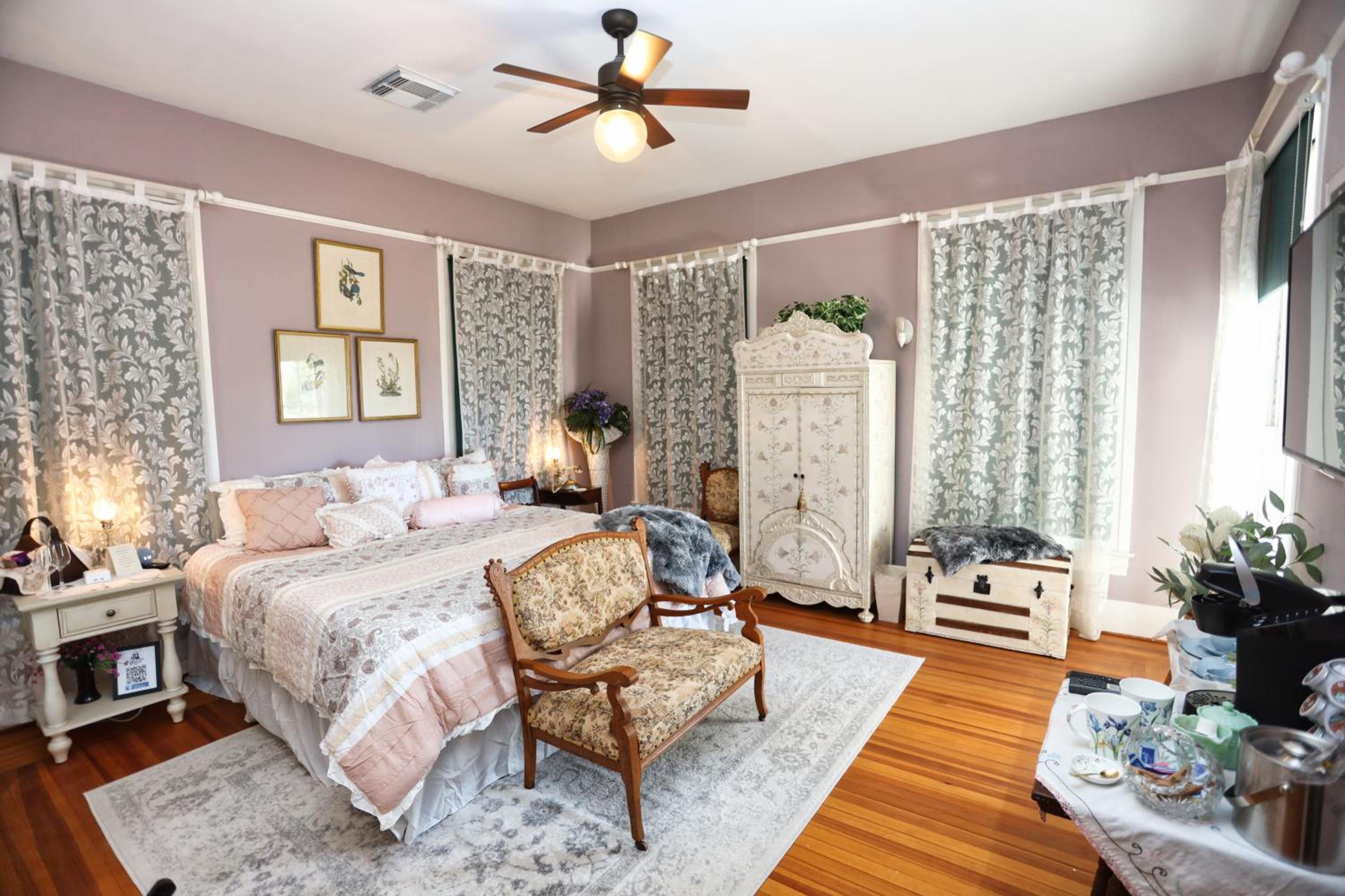 Queen Room with Balcony photo 2