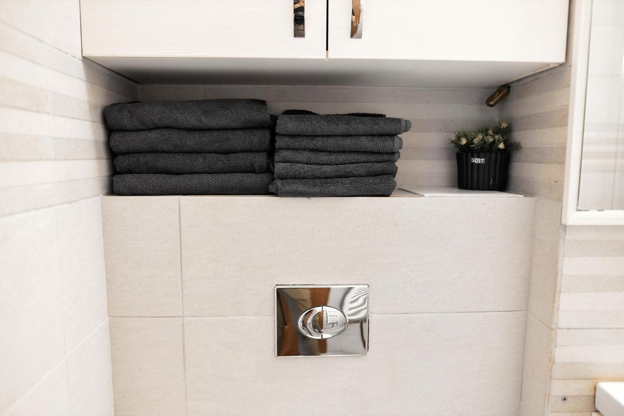 Three-Bedroom Apartment - Photo 31