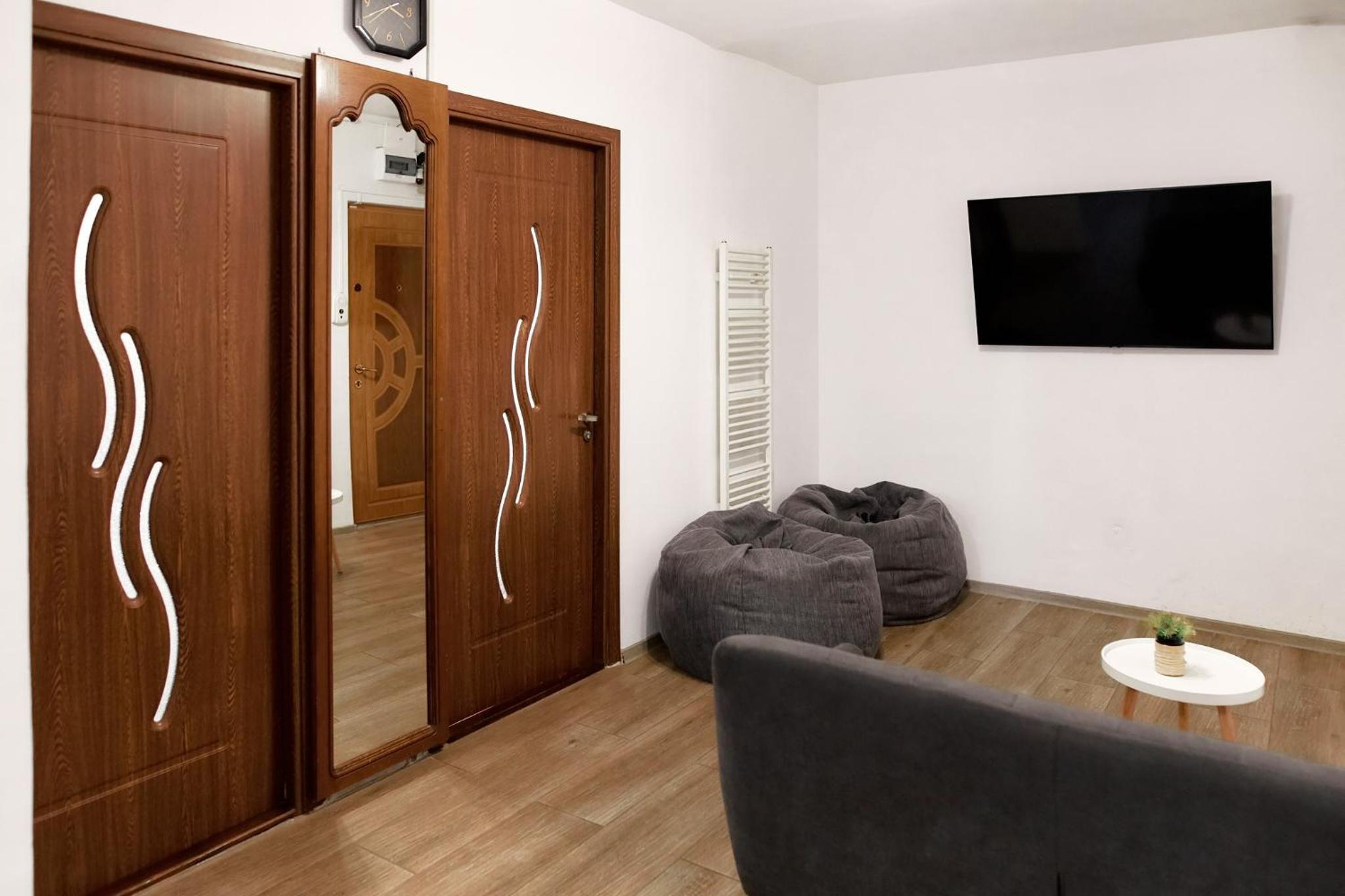 Three-Bedroom Apartment - Photo 34