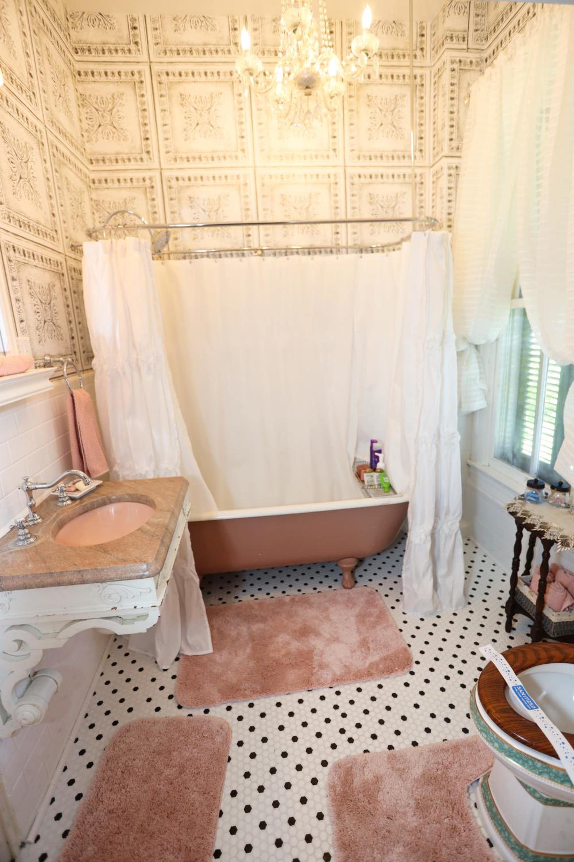 Queen Room with Balcony photo 3