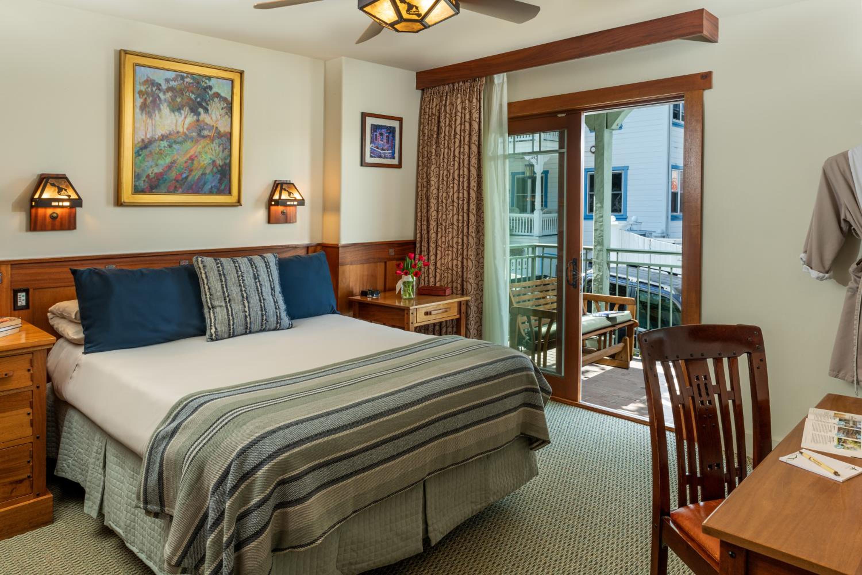 Queen Room with Balcony - Photo 1