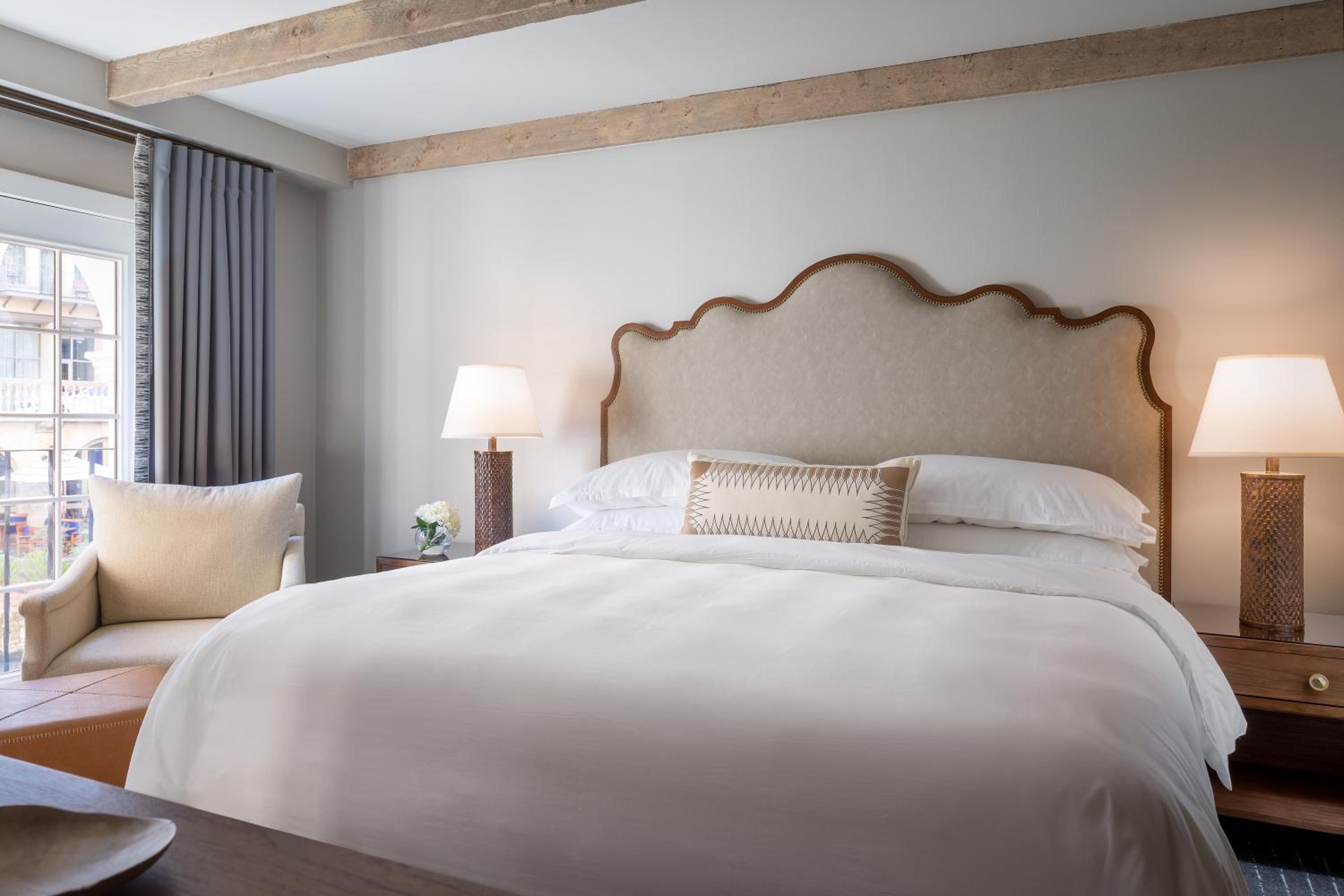 Deluxe Room - 1 King Bed - Photo 1