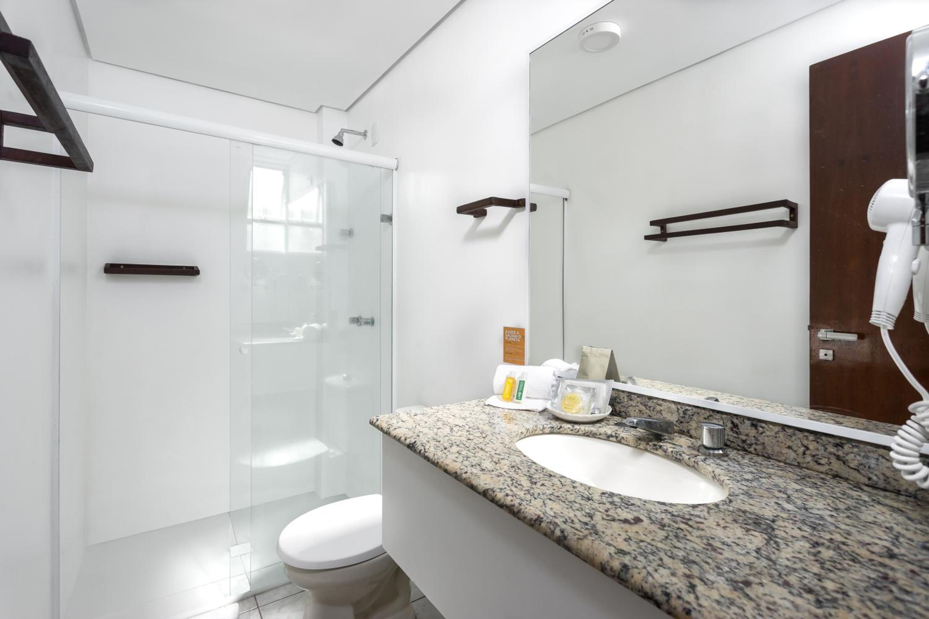 Standard Suite - Photo 7