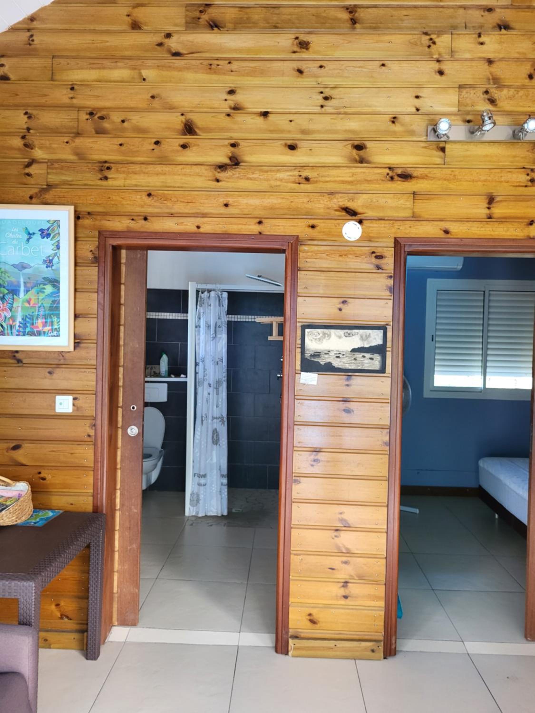 One-Bedroom House photo 1