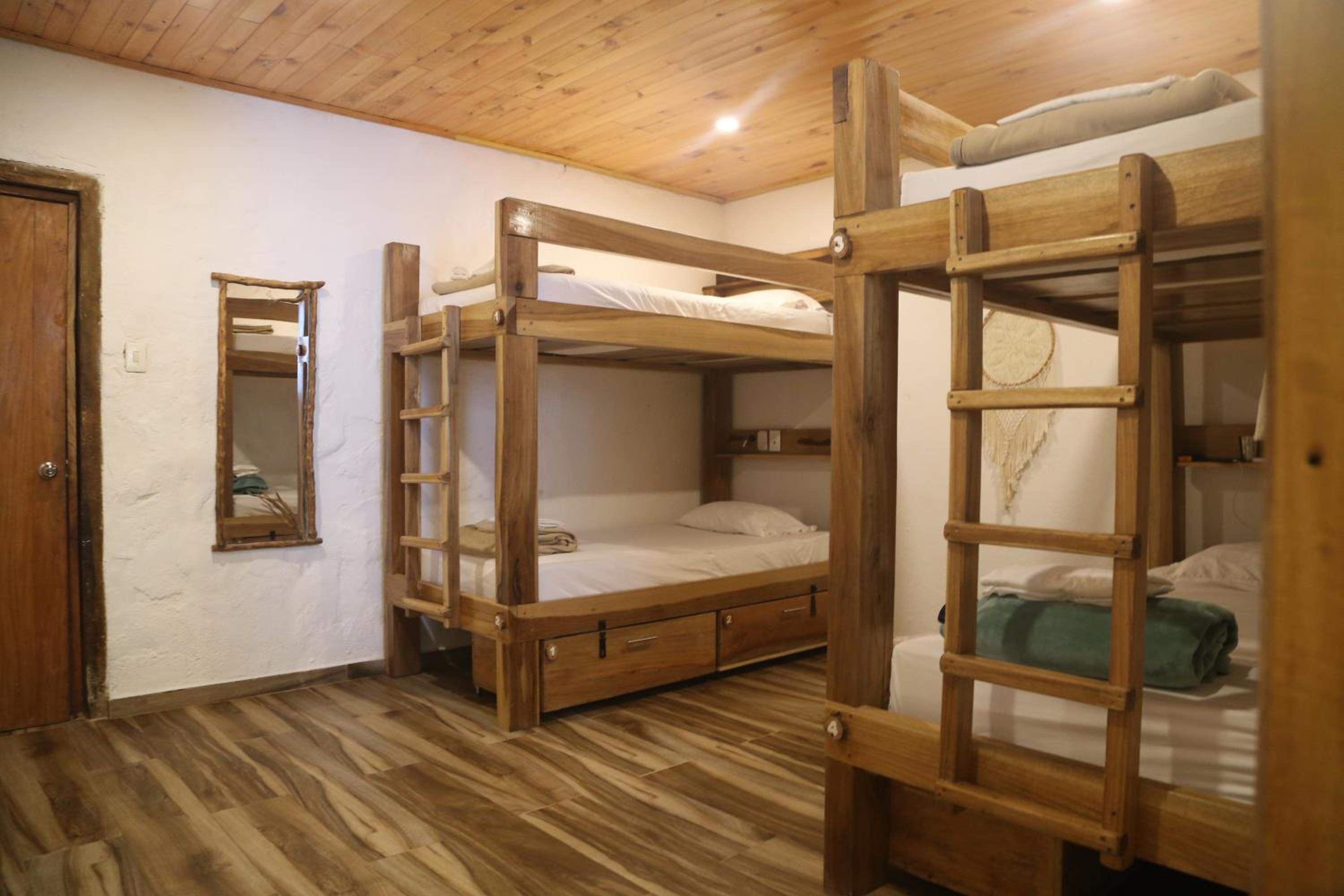 Bed in 8-Bed Mixed Dormitory Room photo 2