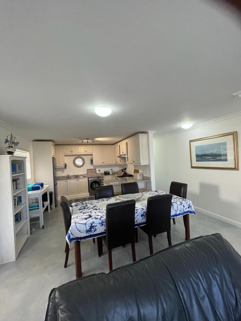 Apartment with Sea View - Photo 9