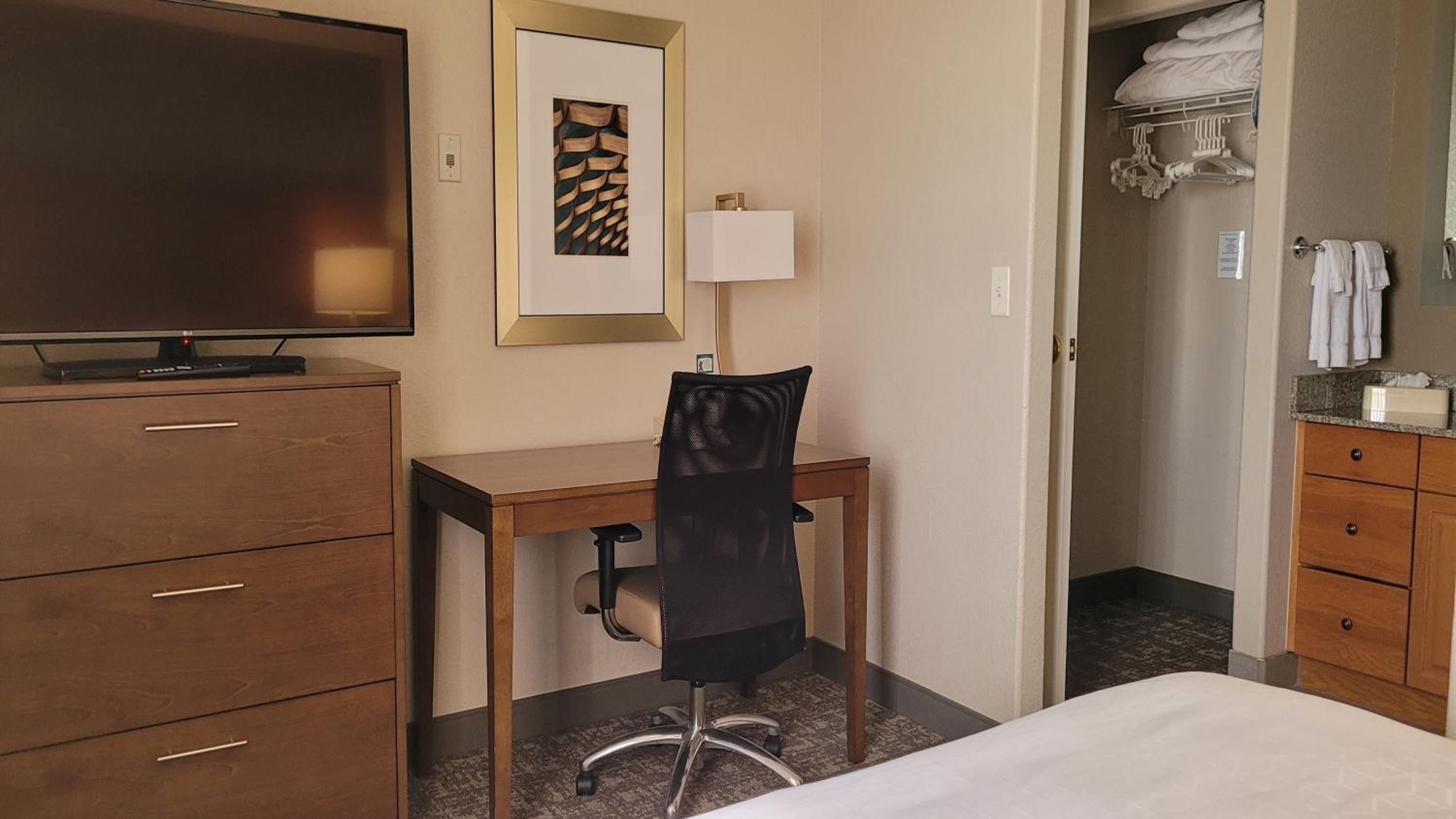 One-Bedroom Queen Suite - Photo 1