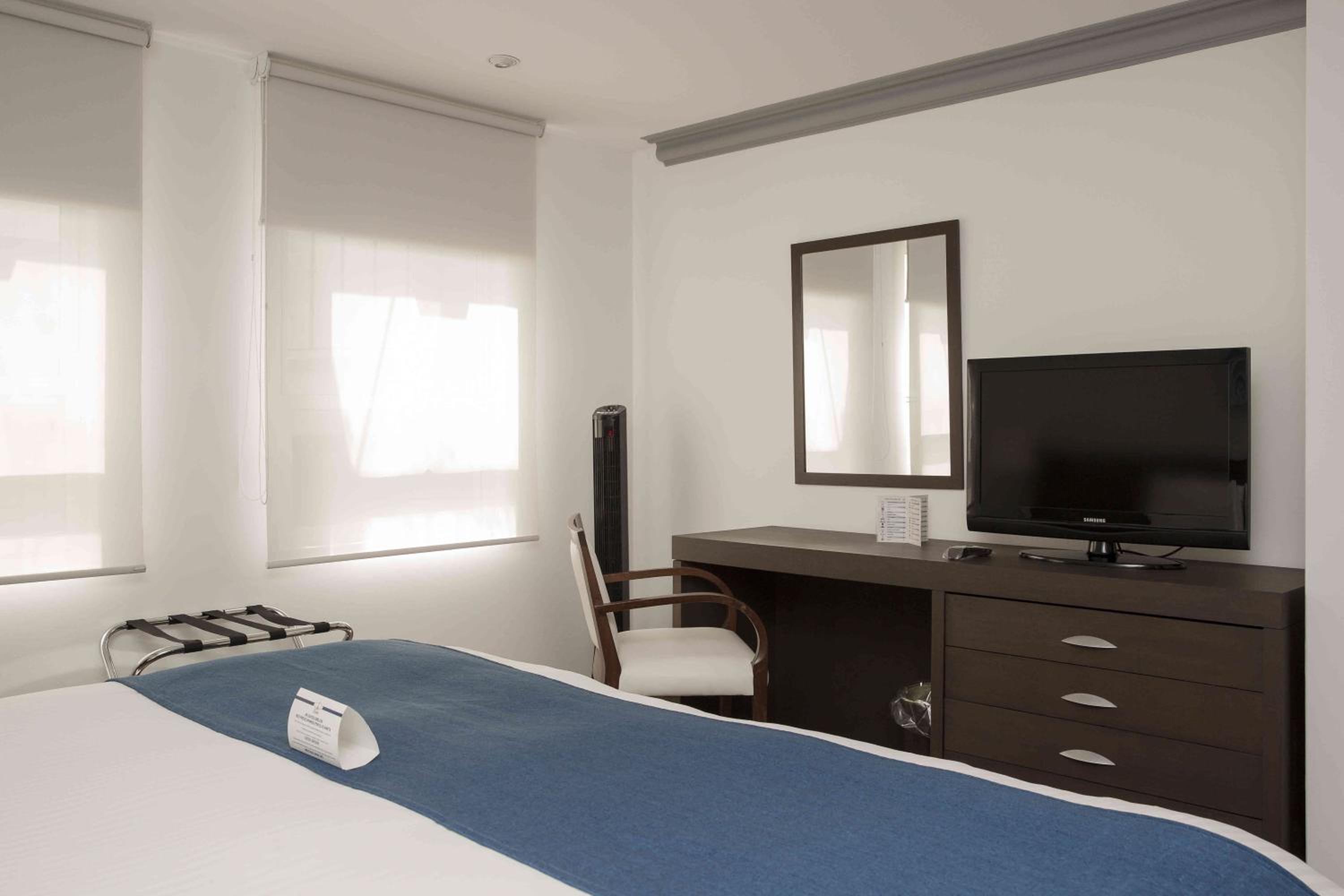 Standard King Room - Photo 3