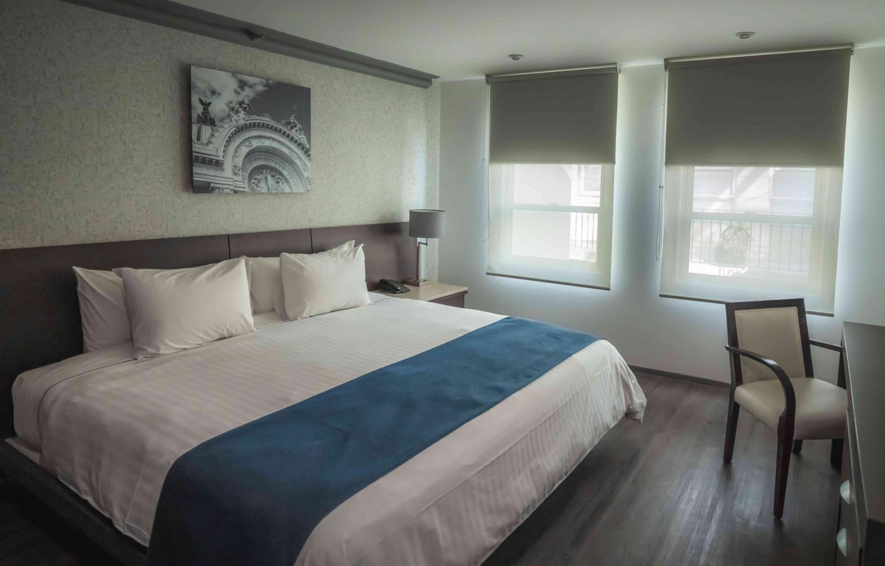 Standard King Room - Photo 1