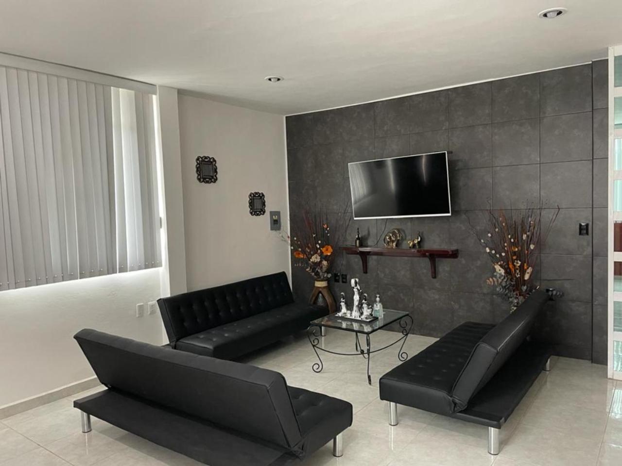 One-Bedroom House photo 1