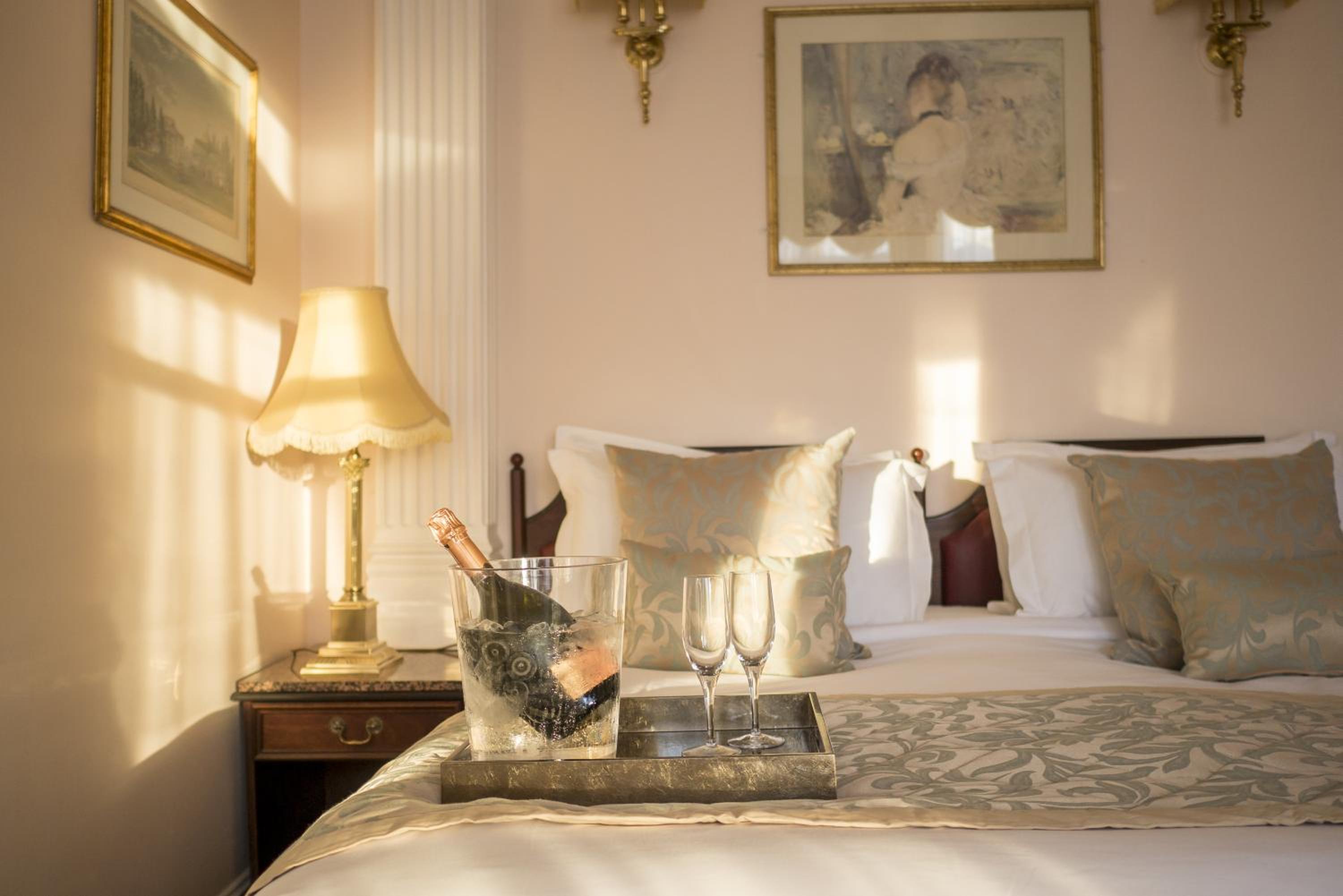Deluxe Double Room - Photo 11
