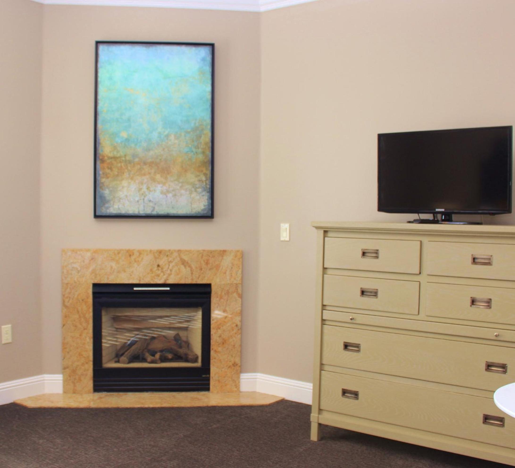 Deluxe King Room - Photo 8