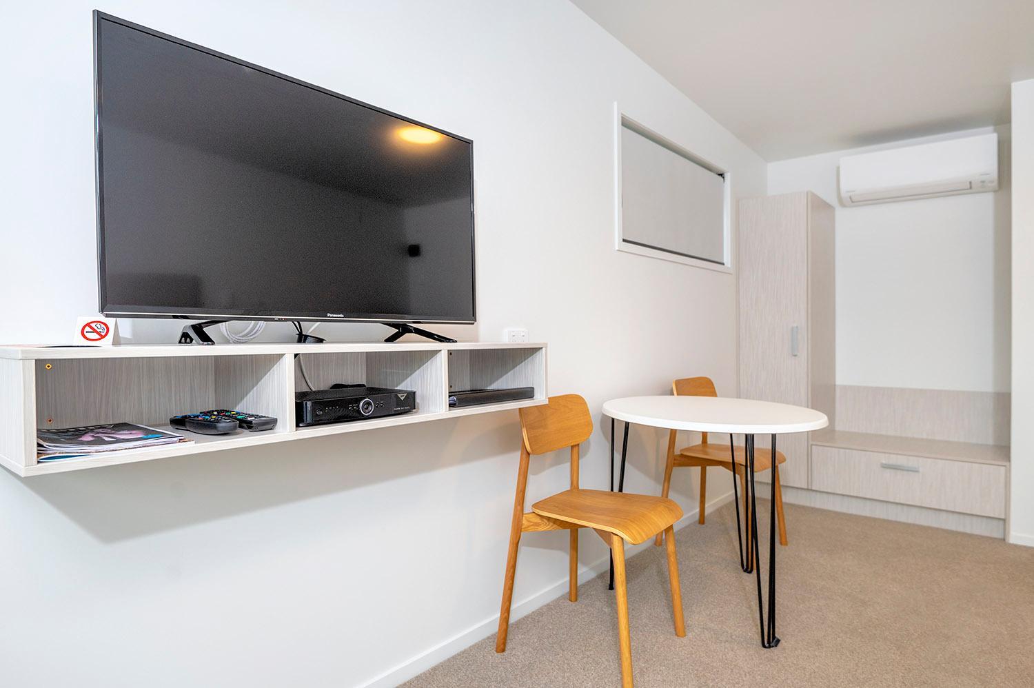 Top Floor Studio Suite - Photo 3