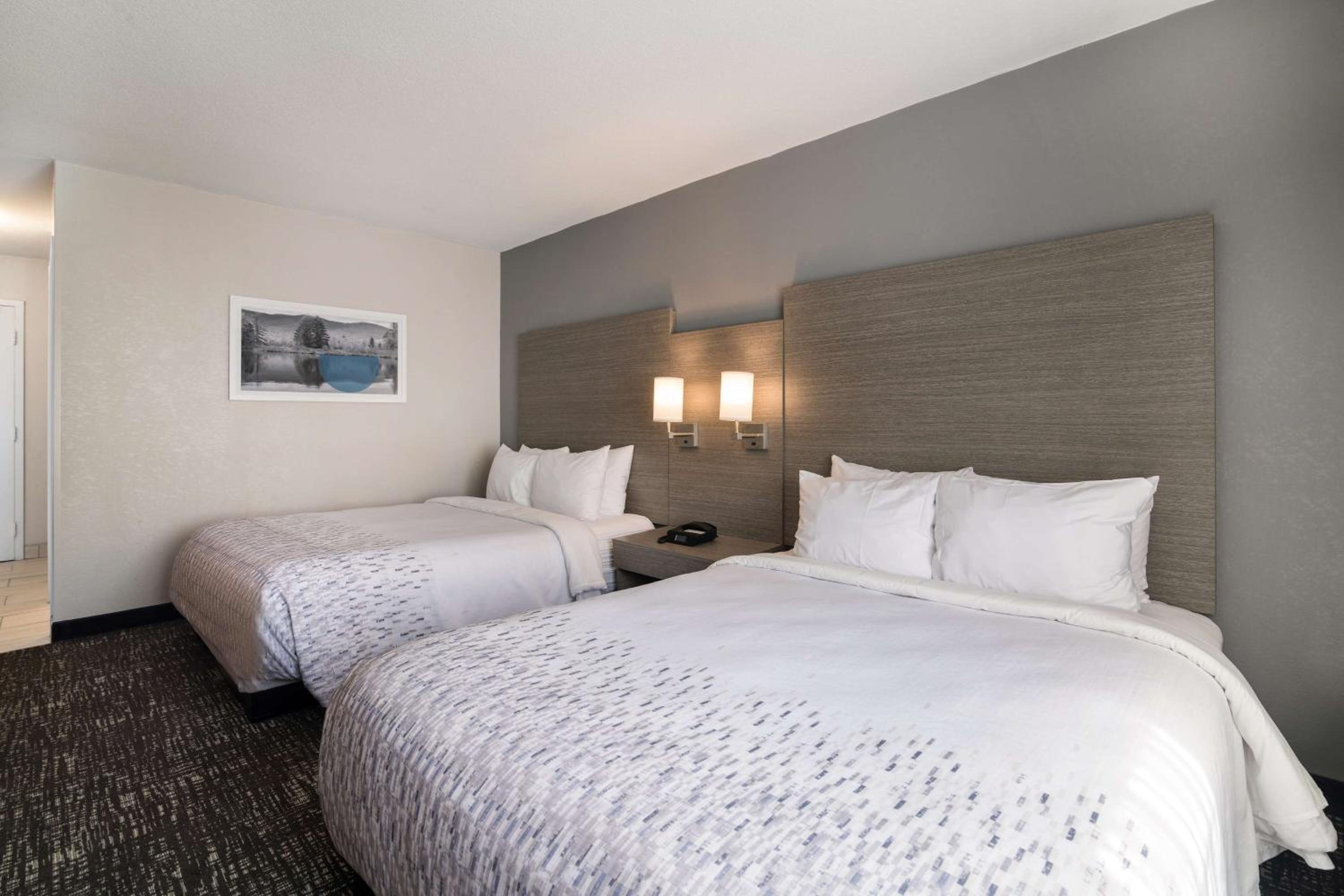 Queen Room with Two Queen Beds and Mobility Accessible Tub - Photo 2
