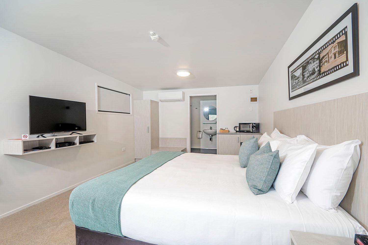 Top Floor Studio Suite - Photo 12