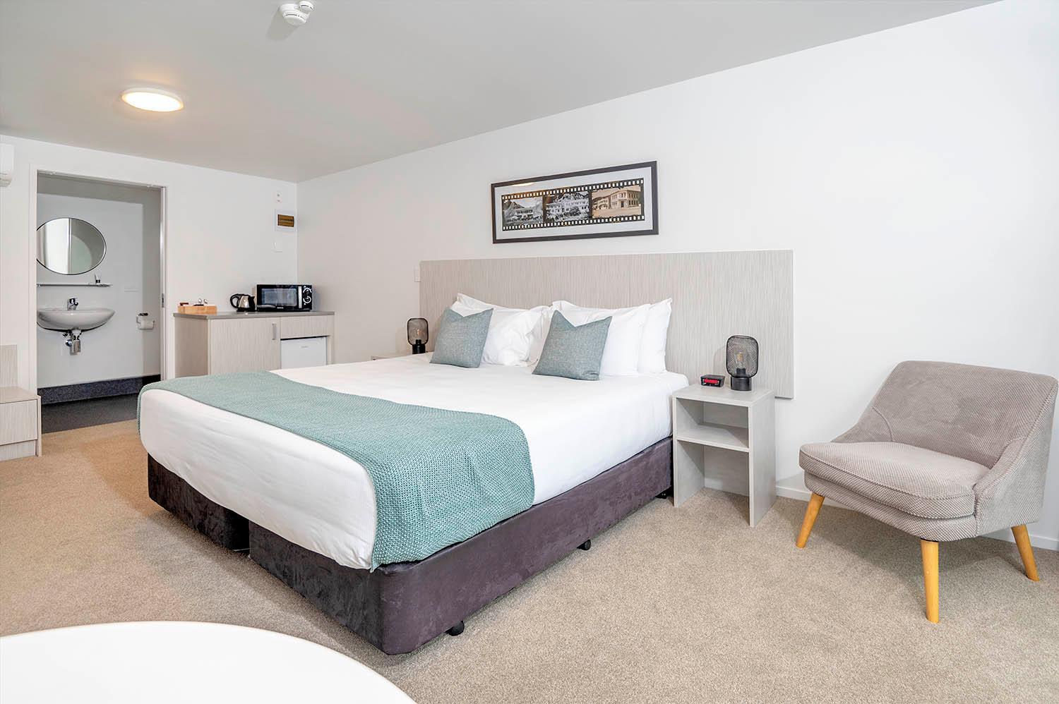 Top Floor Studio Suite - Photo 9