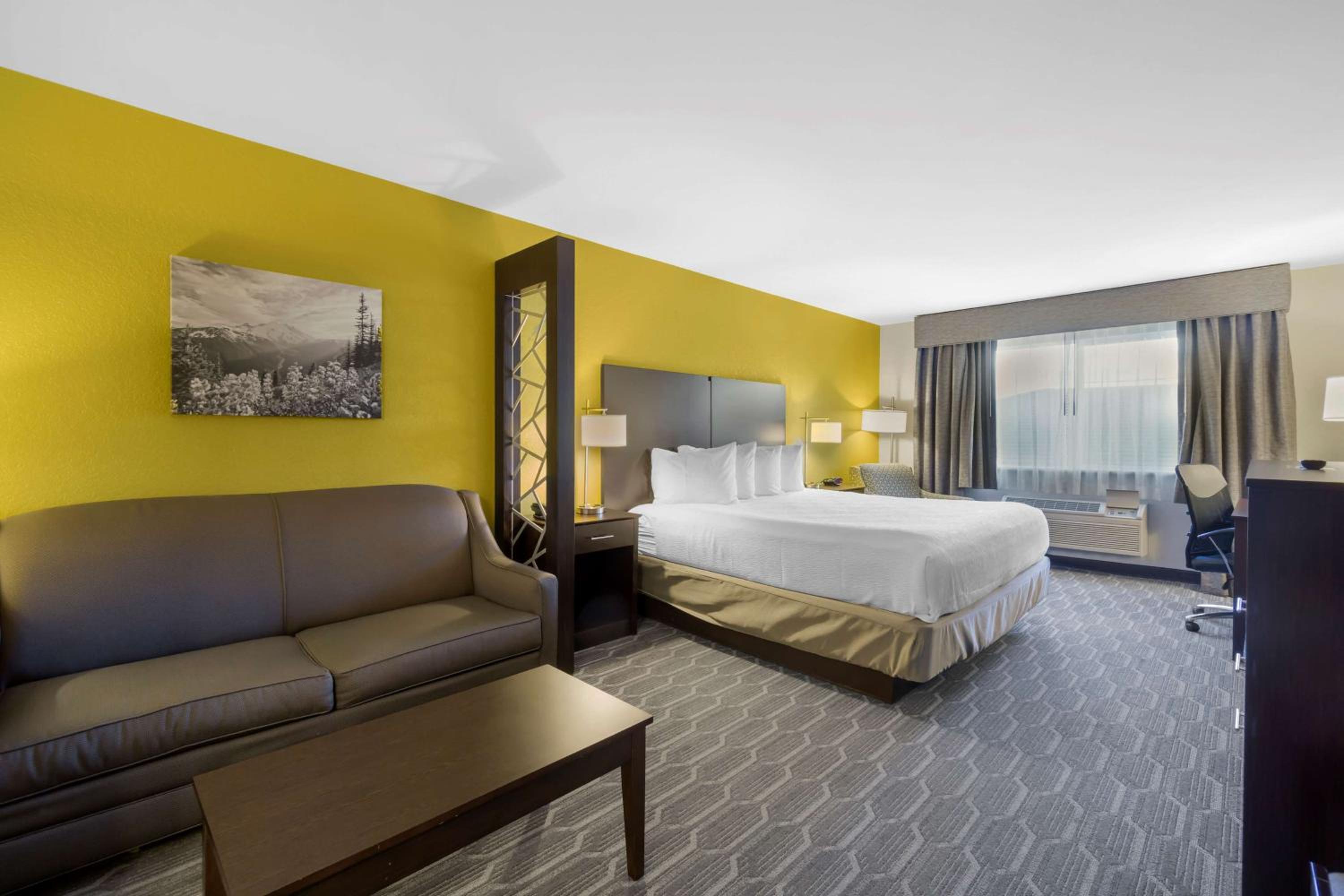 King Suite - Non-Smoking - Photo 1