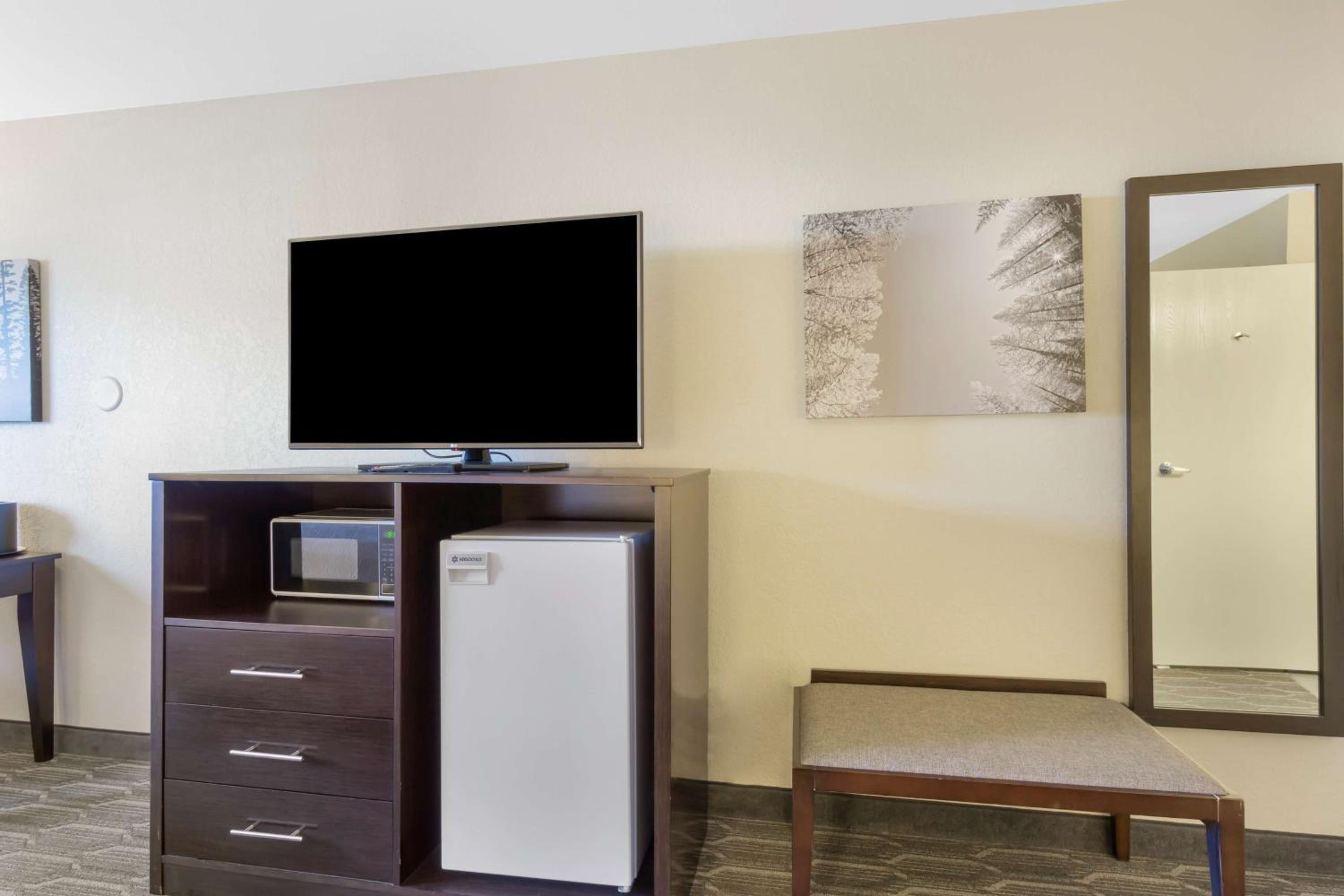 King Suite - Non-Smoking - Photo 2