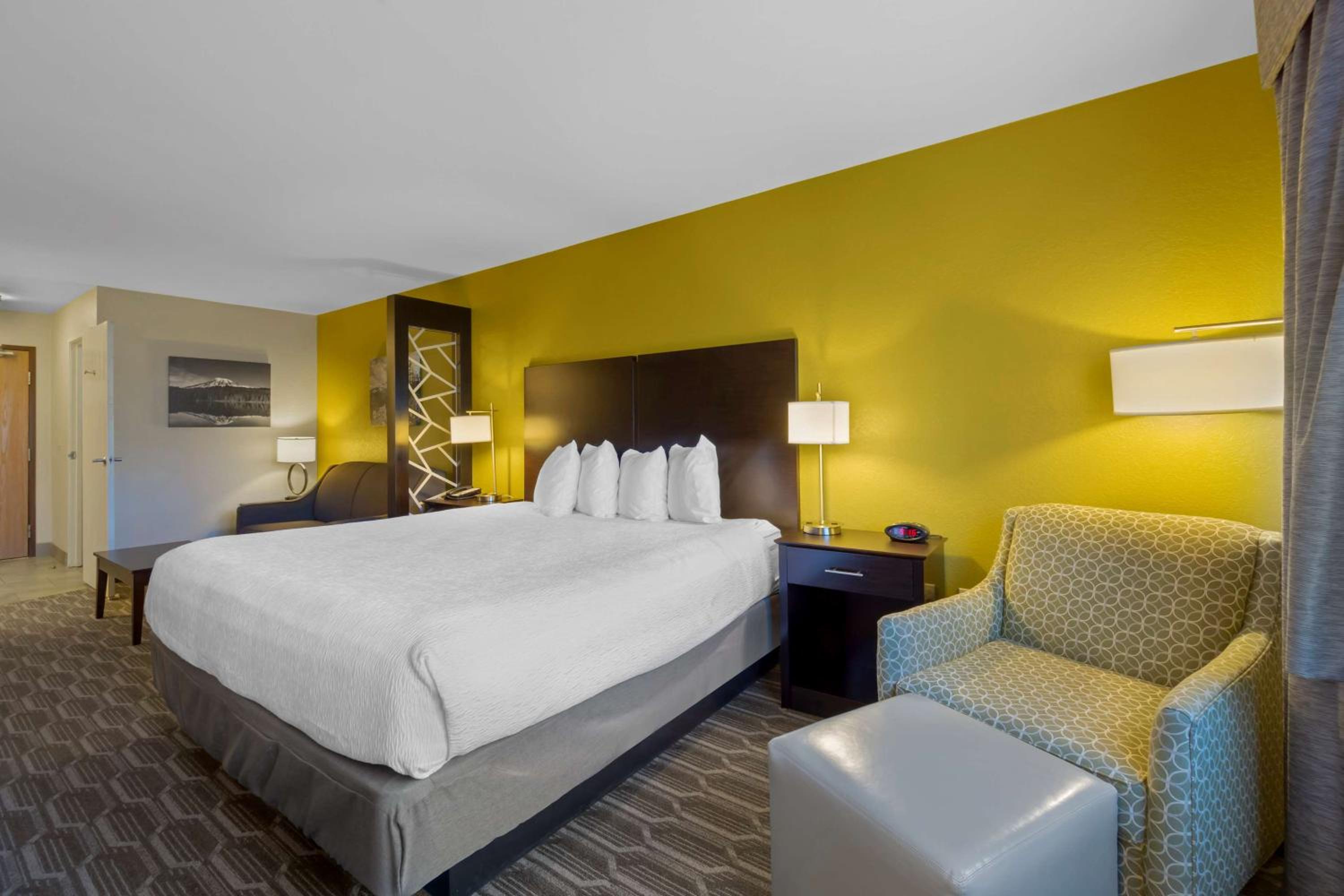 King Suite - Non-Smoking - Photo 3