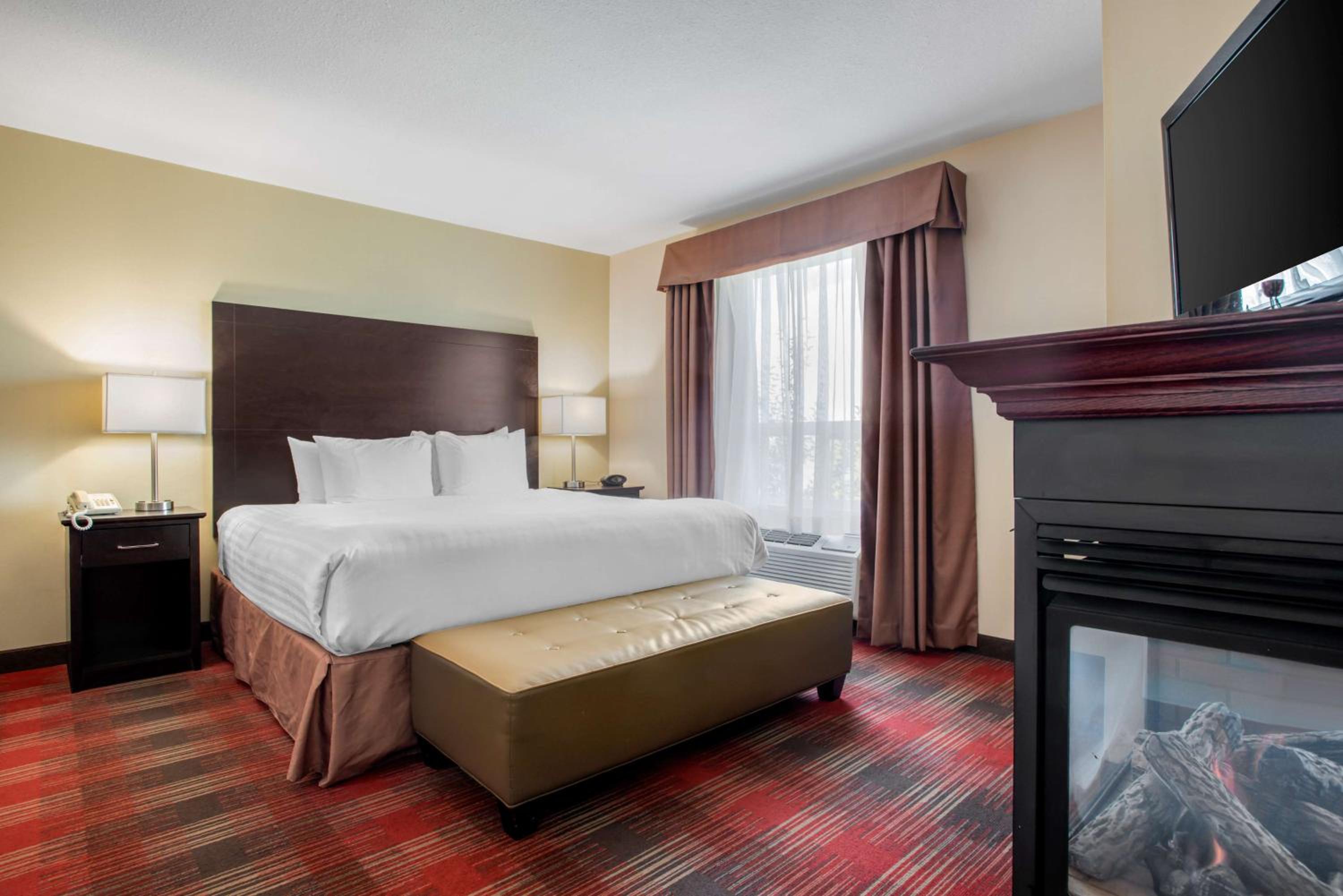 King Suite with Spa Bath and Fireplace - Photo 2