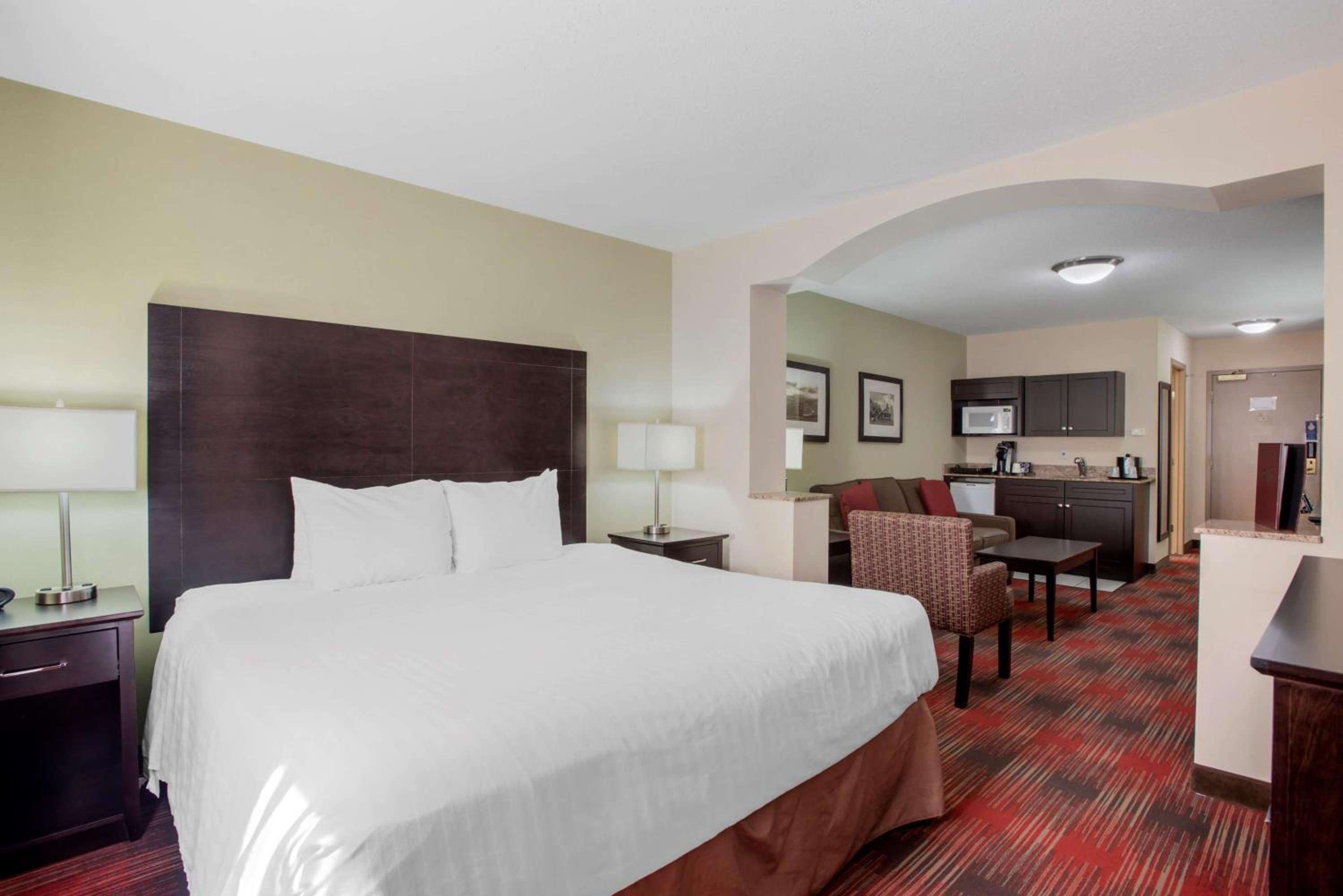 King Suite with Kitchenette - Photo 1