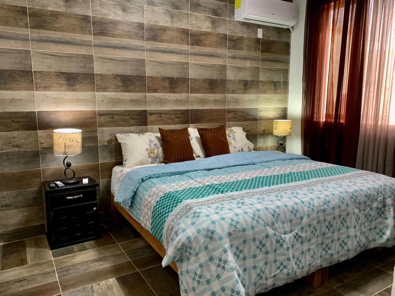 Deluxe King Room - Photo 6
