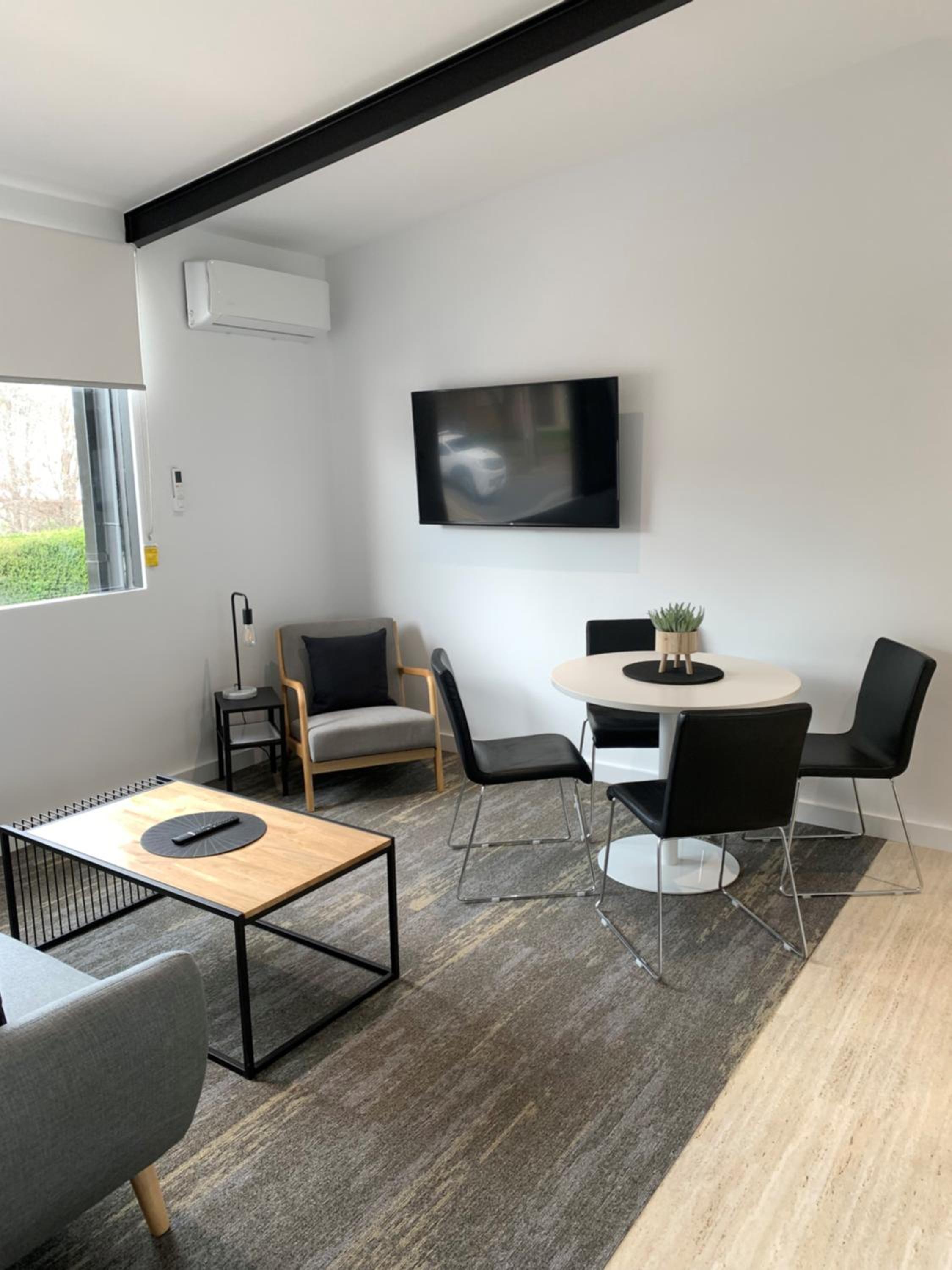 Premier Two bedroom, Two Bathroom Apartment – No Elevator - Non Pet Friendly - Photo 4
