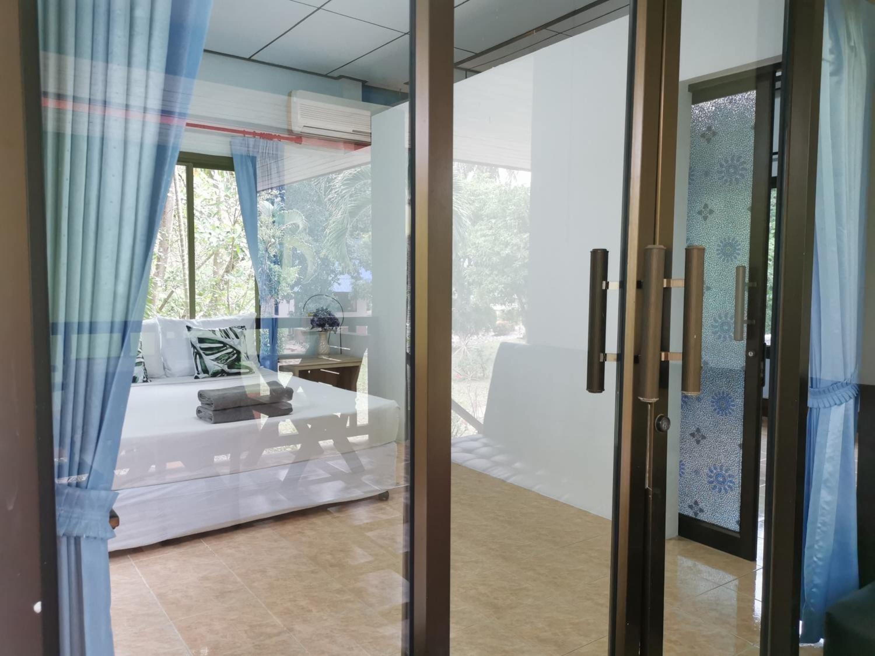 Two-Bedroom Bungalow - Photo 4