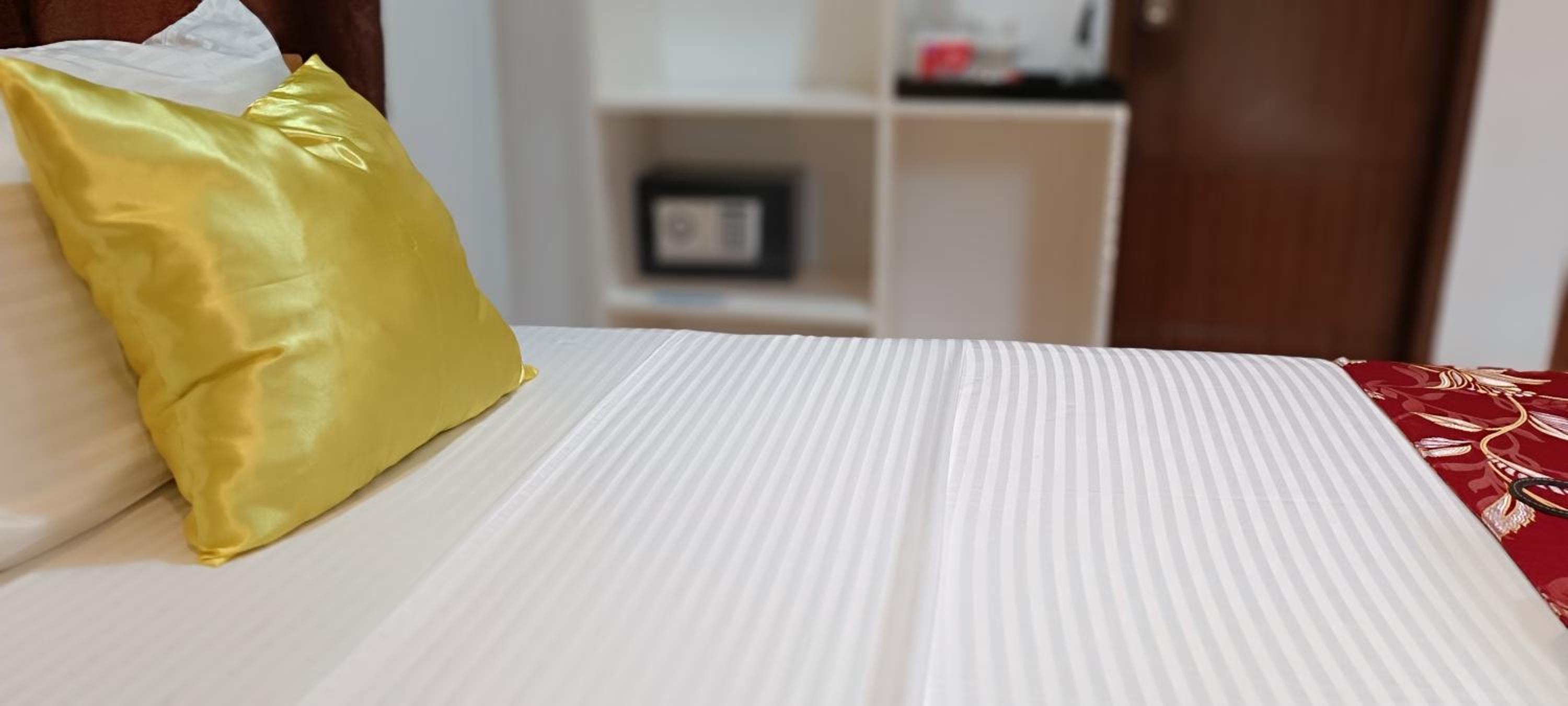 Deluxe Double Room with Balcony photo 2