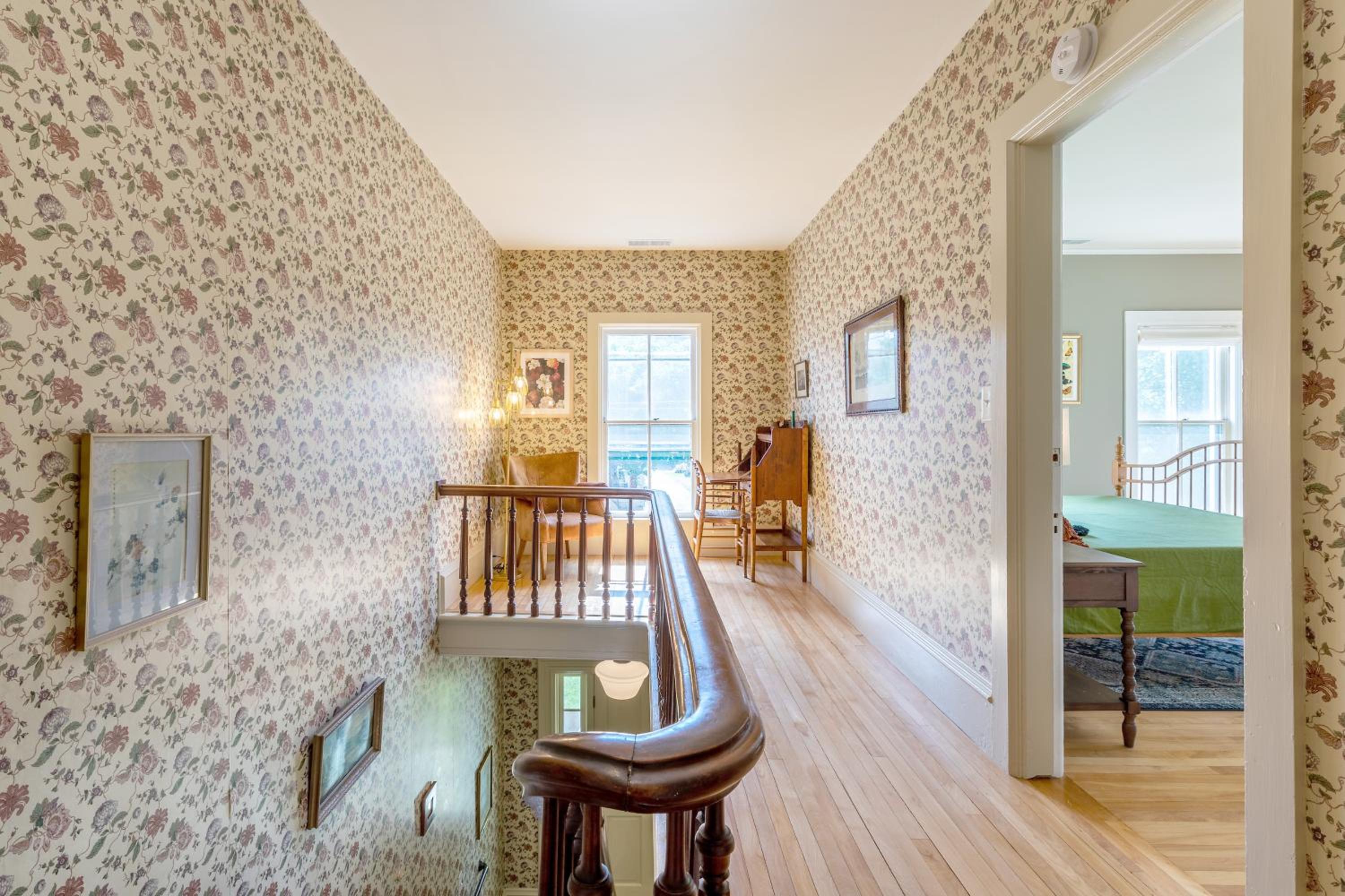 Five-Bedroom House photo 3