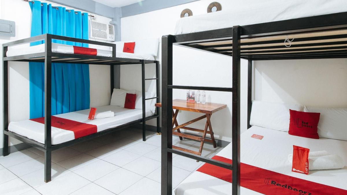 8-Bed Mixed Dormitory Room photo 2