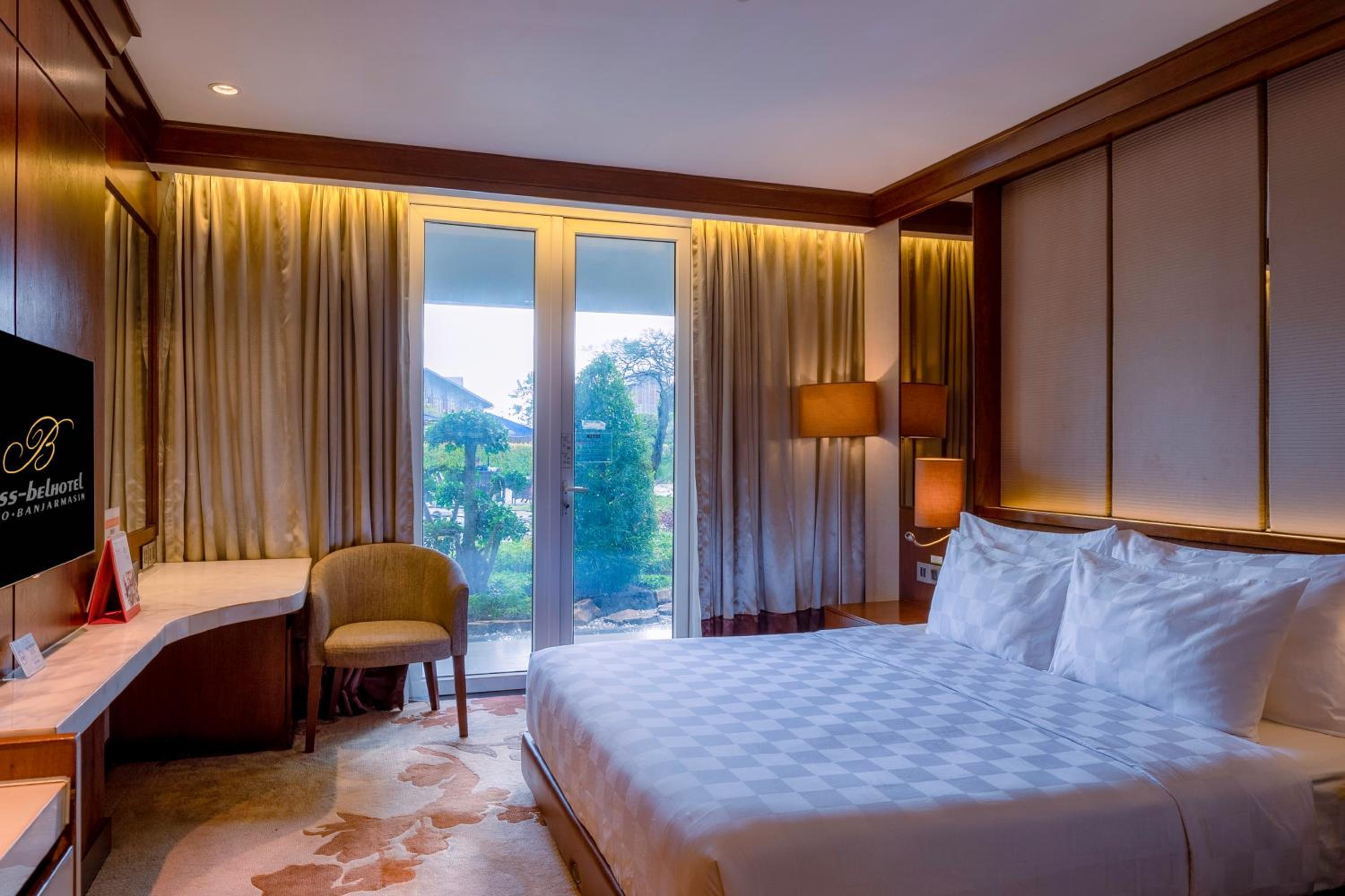 Deluxe King Pool Terrace - Photo 2
