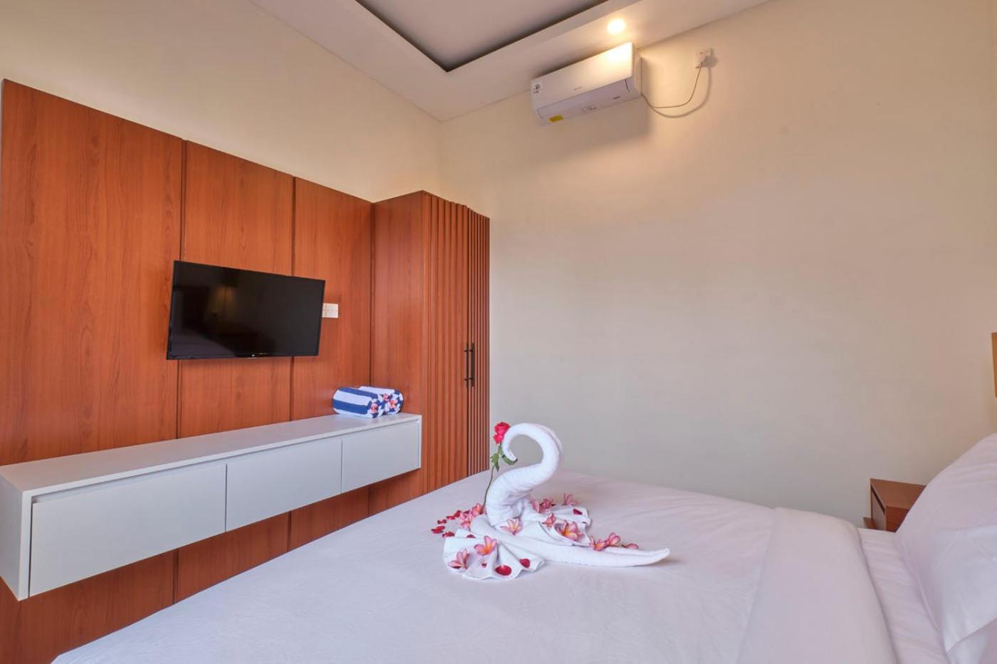Two-Bedroom Villa - Photo 2