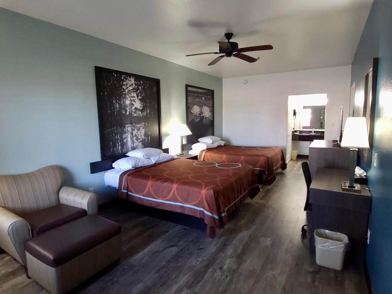 Queen Room with Two Queen Beds -  Non-Smoking - Photo 4