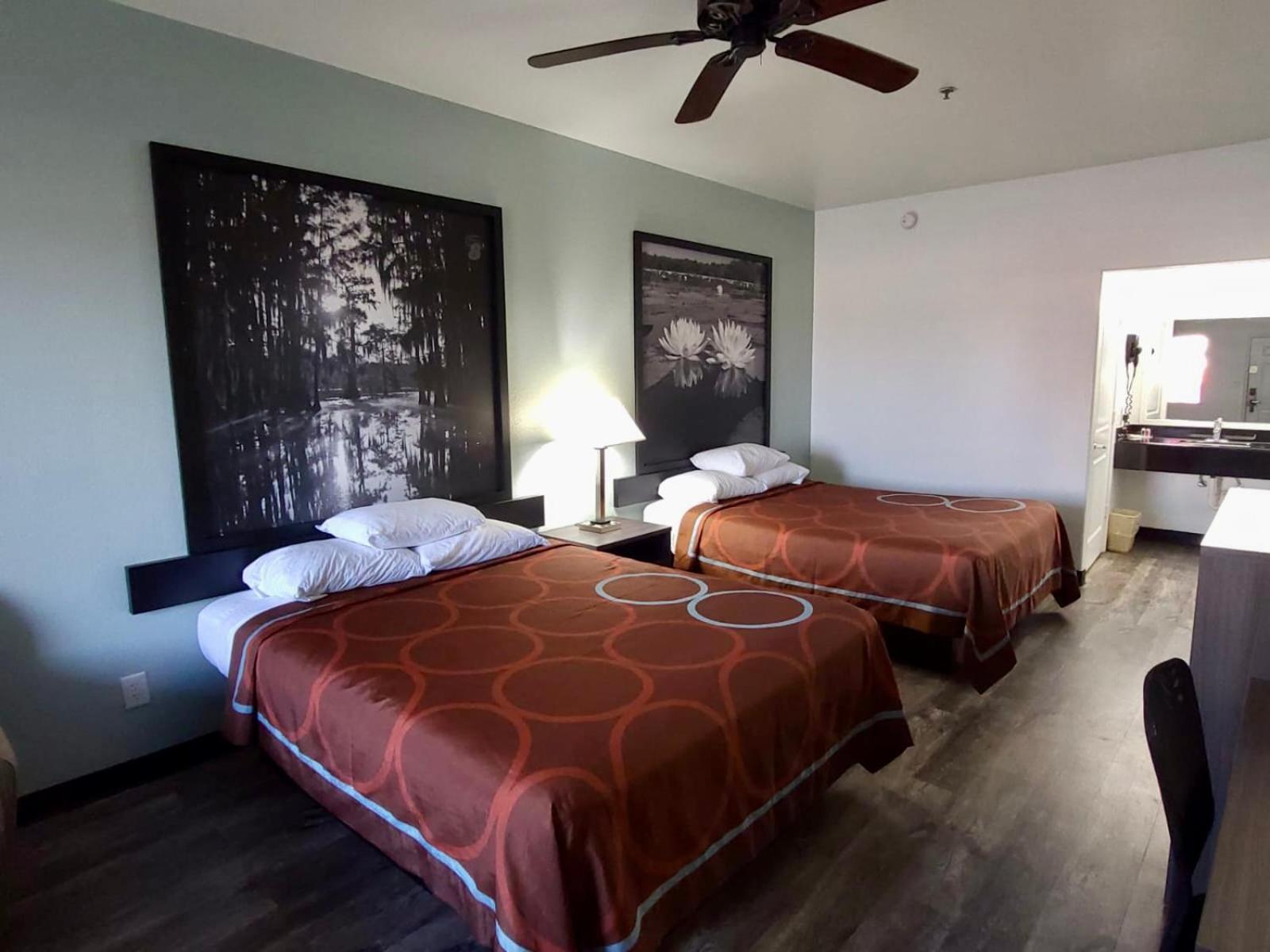 Queen Room with Two Queen Beds -  Non-Smoking - Photo 2