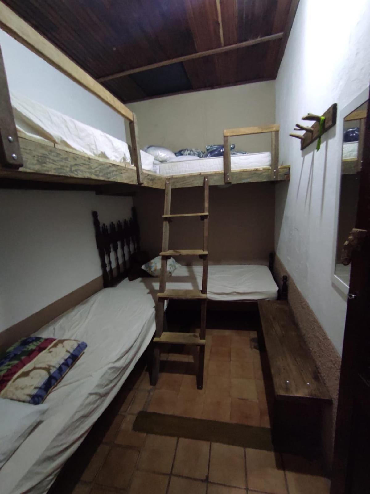 Economy Quadruple Room - Photo 3