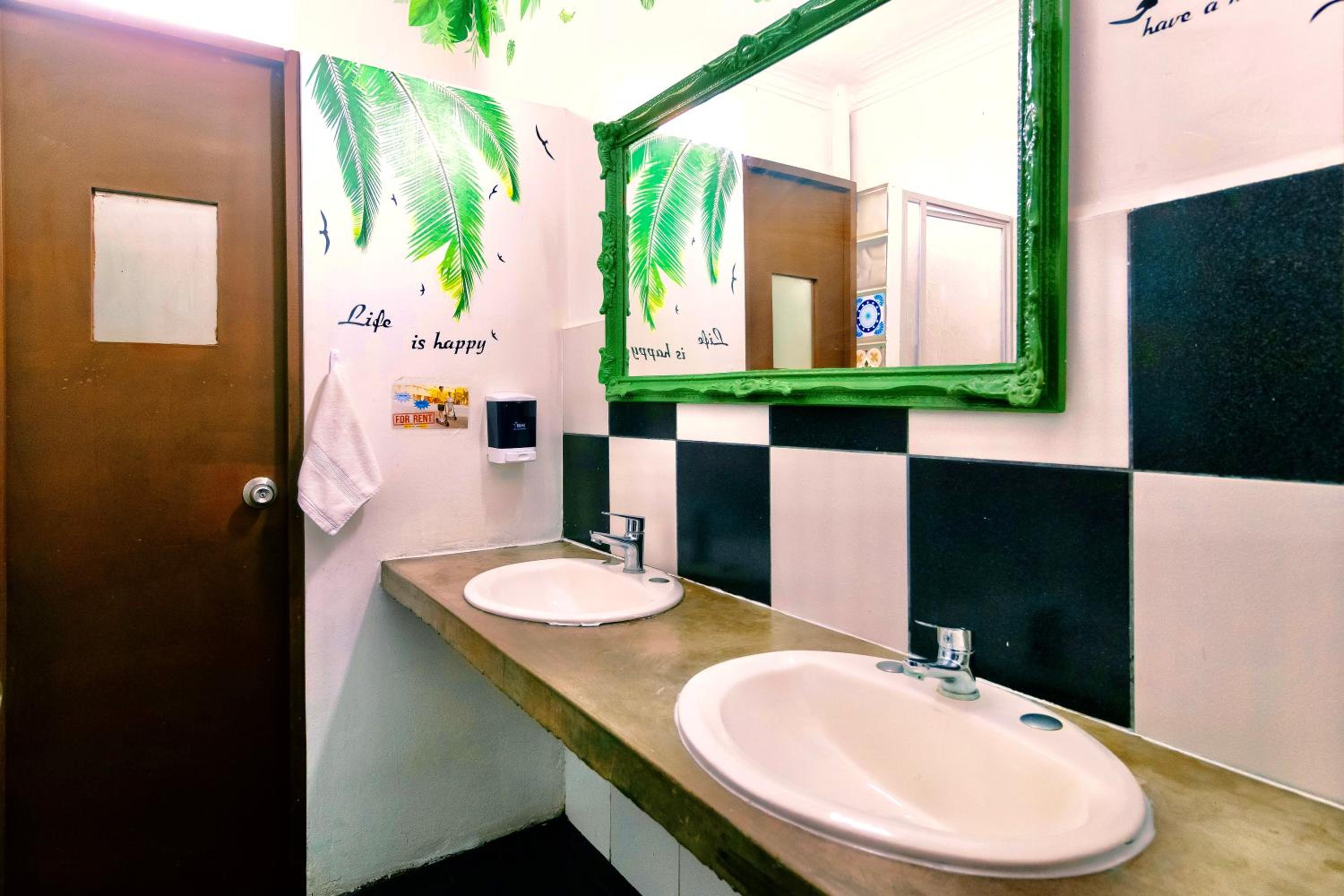 Double Room with Shared Bathroom photo 2